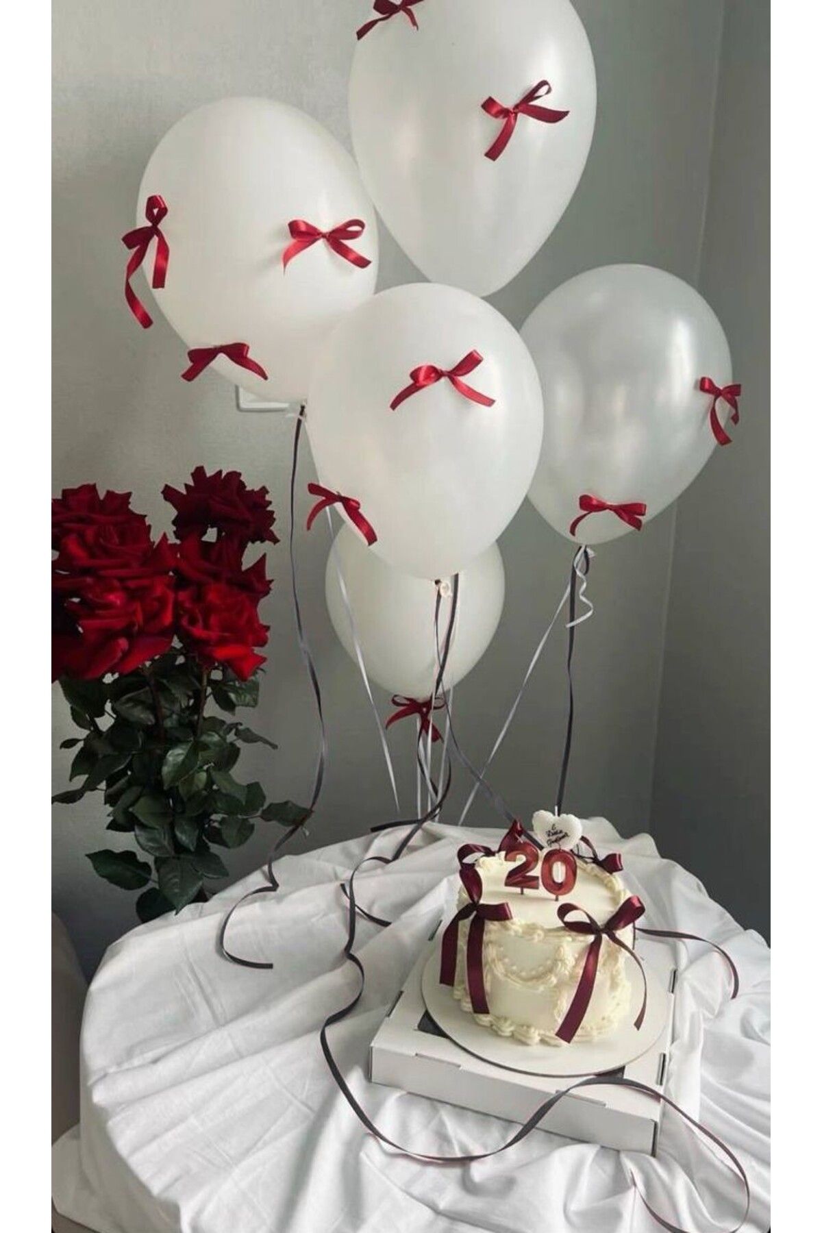 PartyPoo 10'lu Metalik Beyaz Balon Ve Bordo Fiyonklu Doğum Günü Seti Pasta Süsleme Seti Kurdeleli Balon