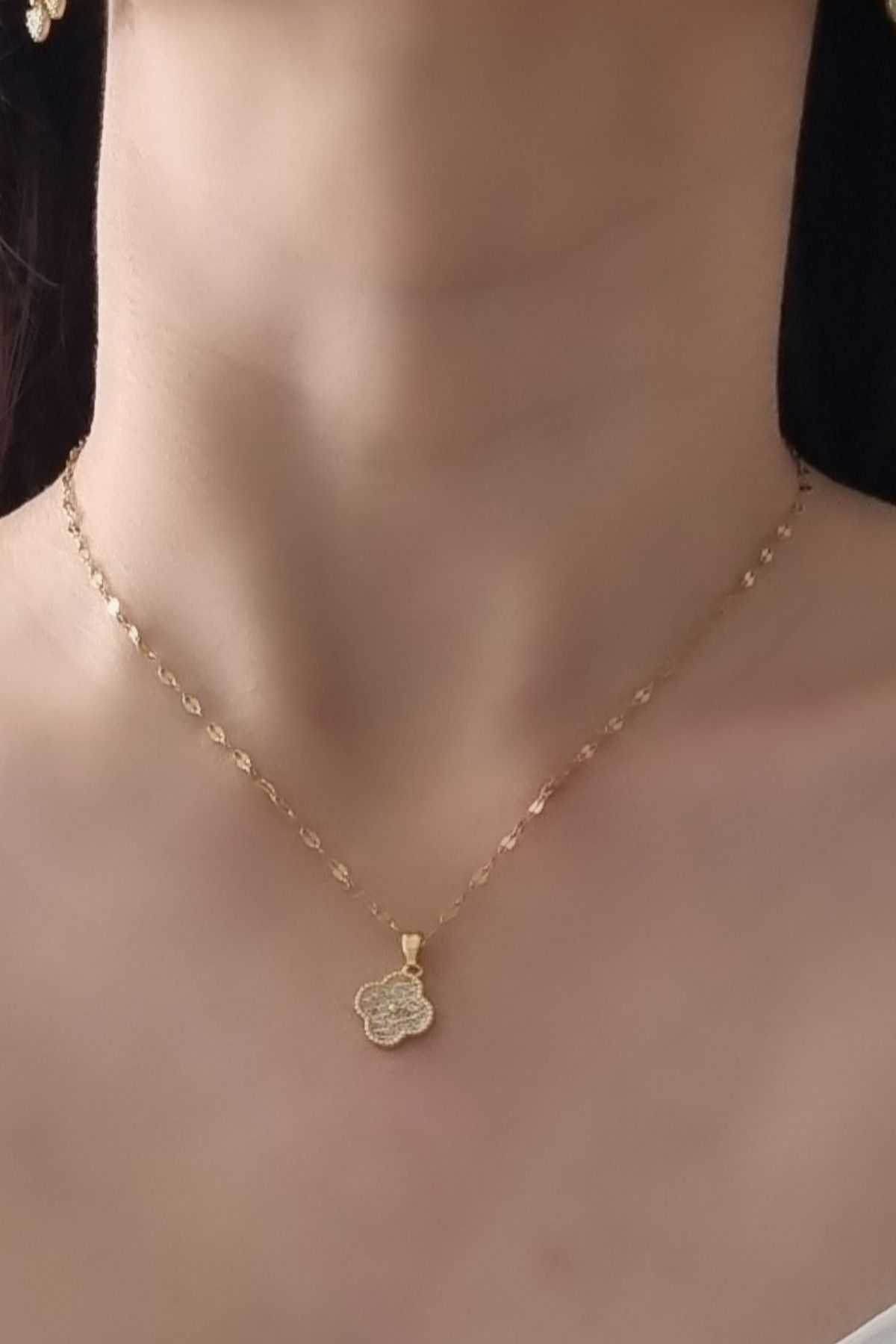 ayışığı Gold Taşlı Yonca Kolye