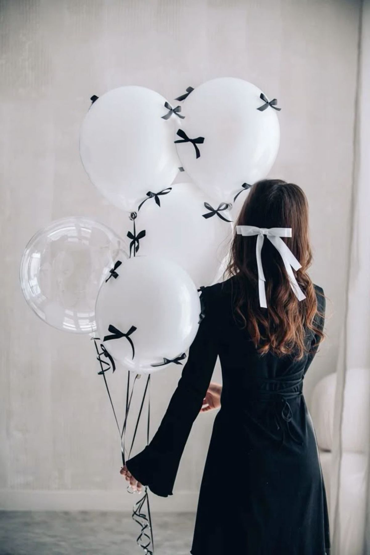 PartyPoo 10'lu Bobo ve Beyaz Balon - Siyah Fiyonklu Doğum Günü Seti - Bride To Be Parti Seti Kurdeleli Balon