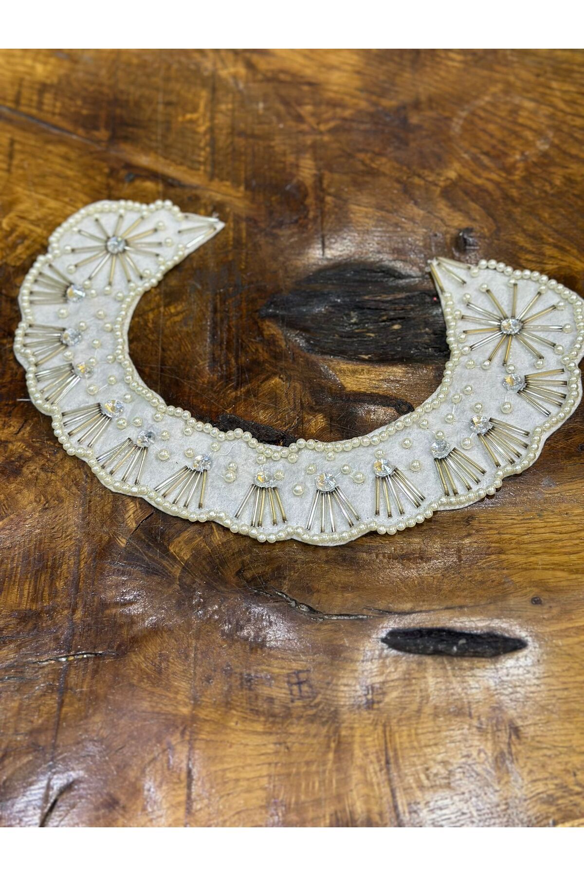 Gönülden Tasarım İNCİ BONCUK İŞLEME TASARIM YAKA DİKİŞ APLİKE AKSESUAR 25X6 CM
