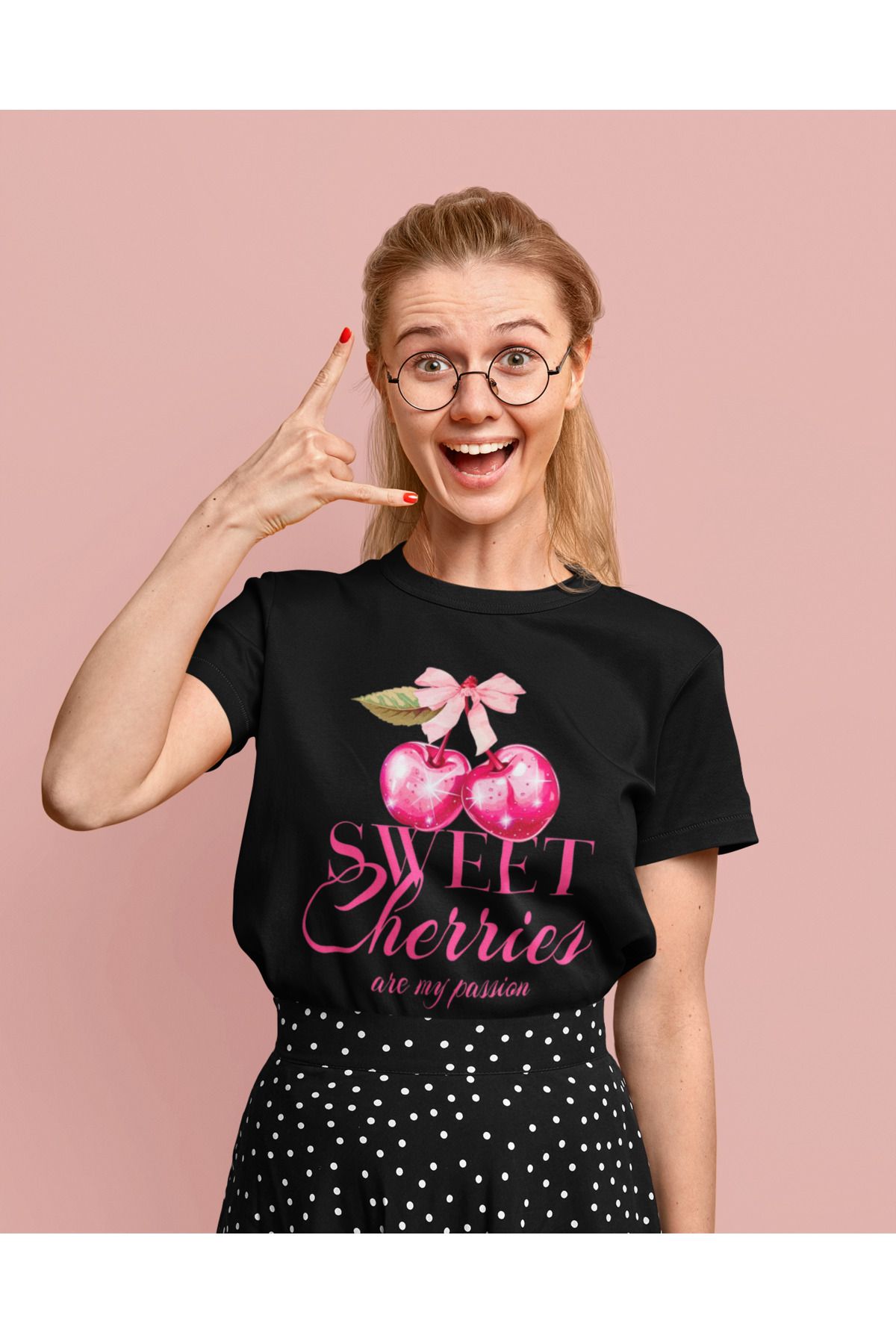 MAGORS SWEET CHERRIESS BASKILI STANDART KALIP BİSİKLET YAKA PAMUKLU KADIN TSHIRT