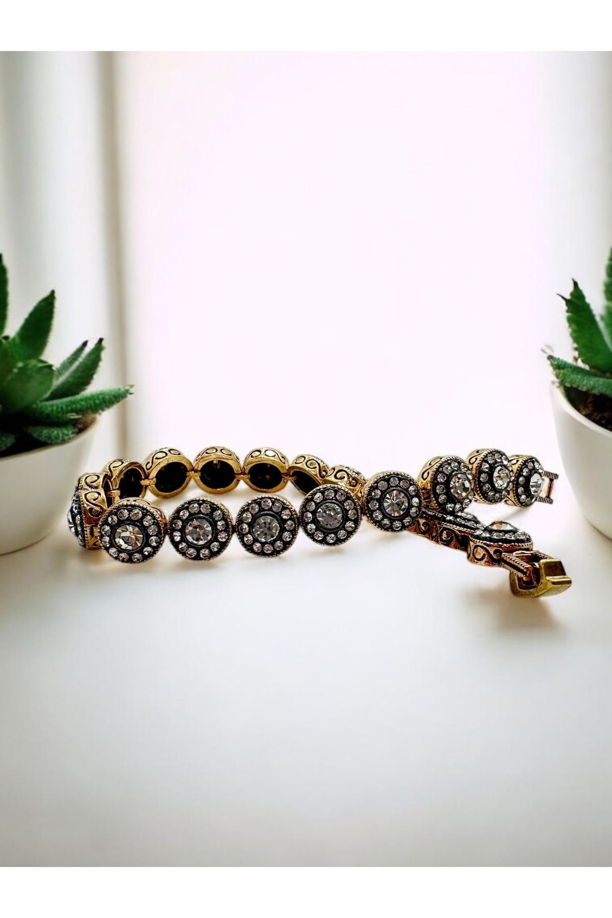 FUYA JEWELLERY Yuvarlak Taşlı Su Yolu Bileklik