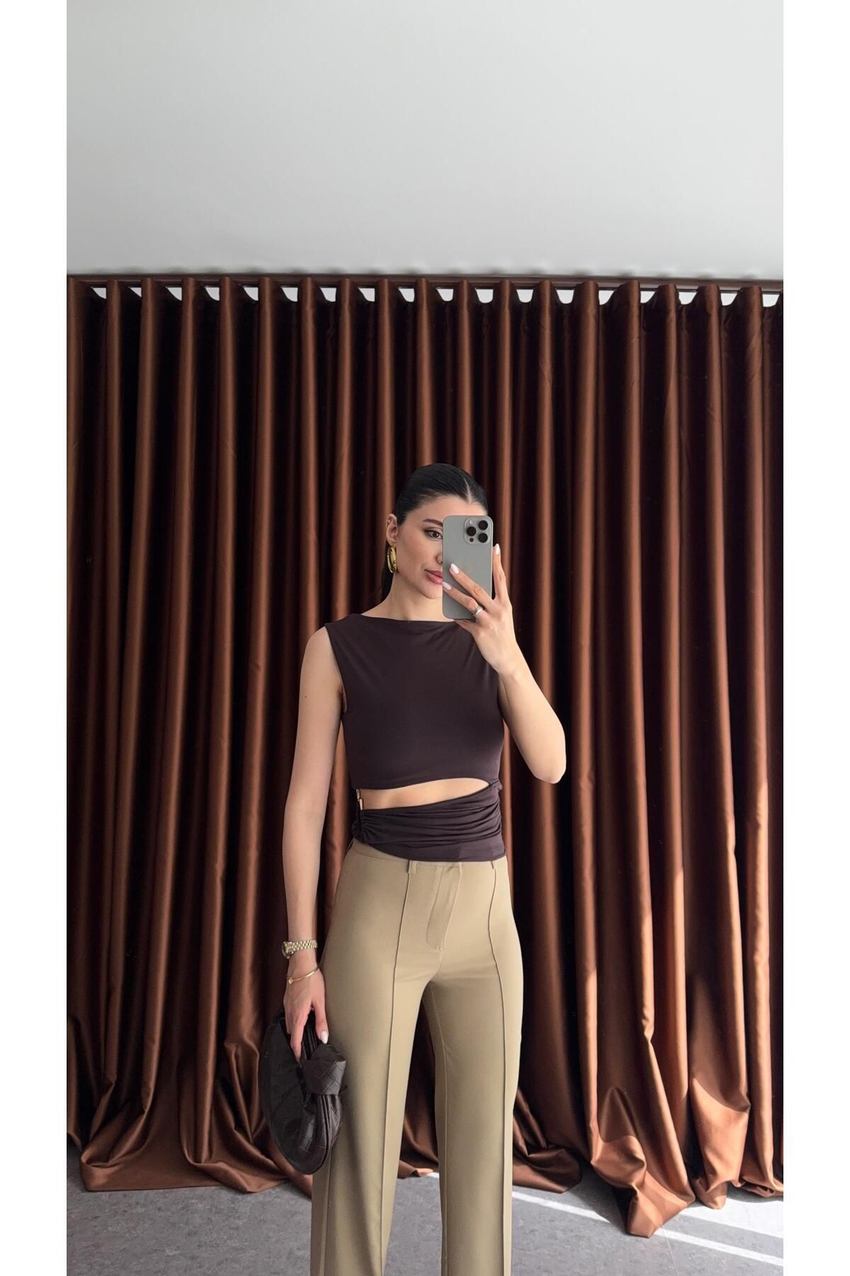 HAZELANNA Gold Detaylı Acı Kahve Tasarım Bluz