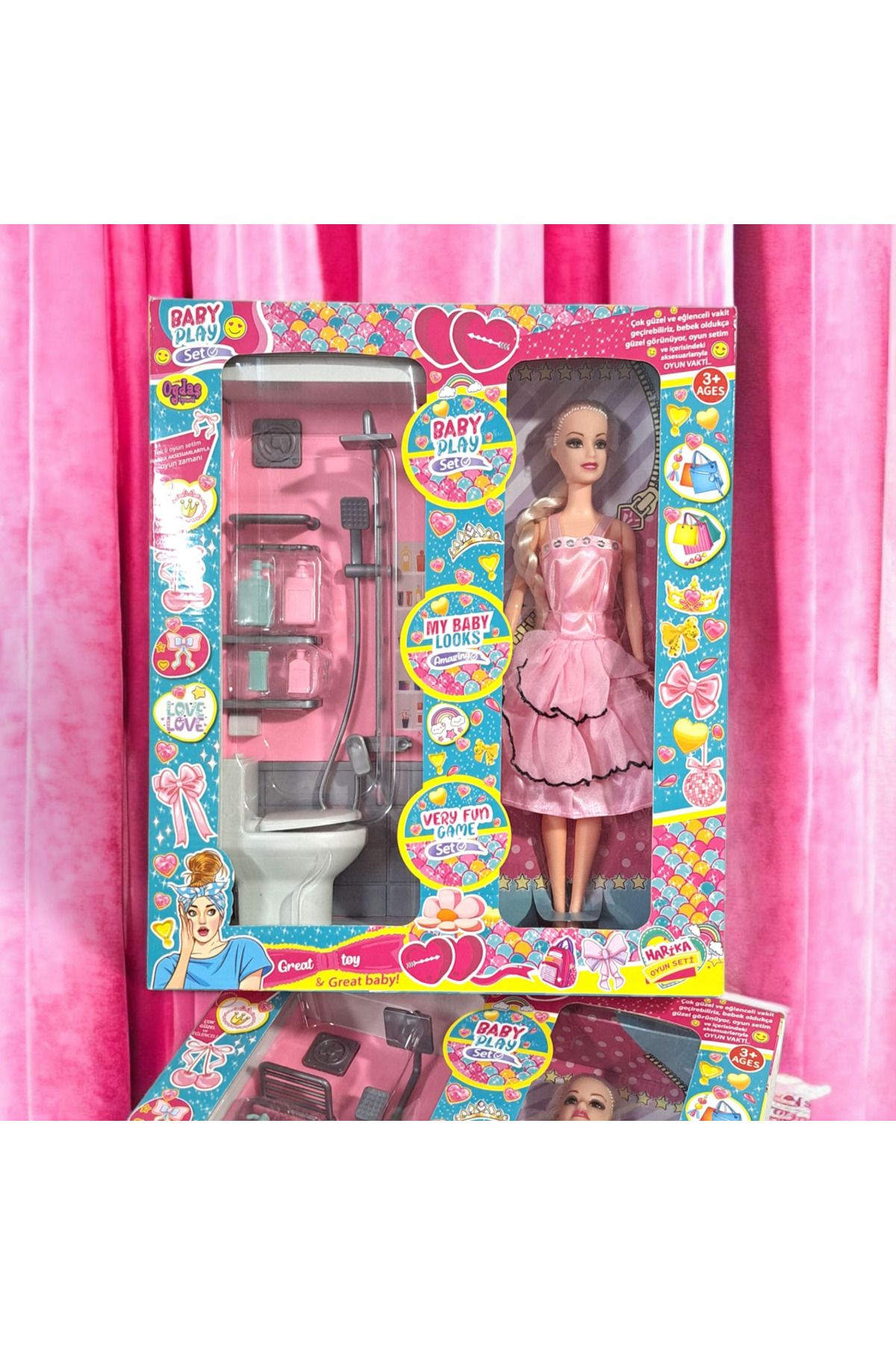 ALYTOYS Oyuncak evcilik seti Klozetli Tuvalet banyo ve elbiseli Bebek seti Bol aksesuarlı 29x34cm