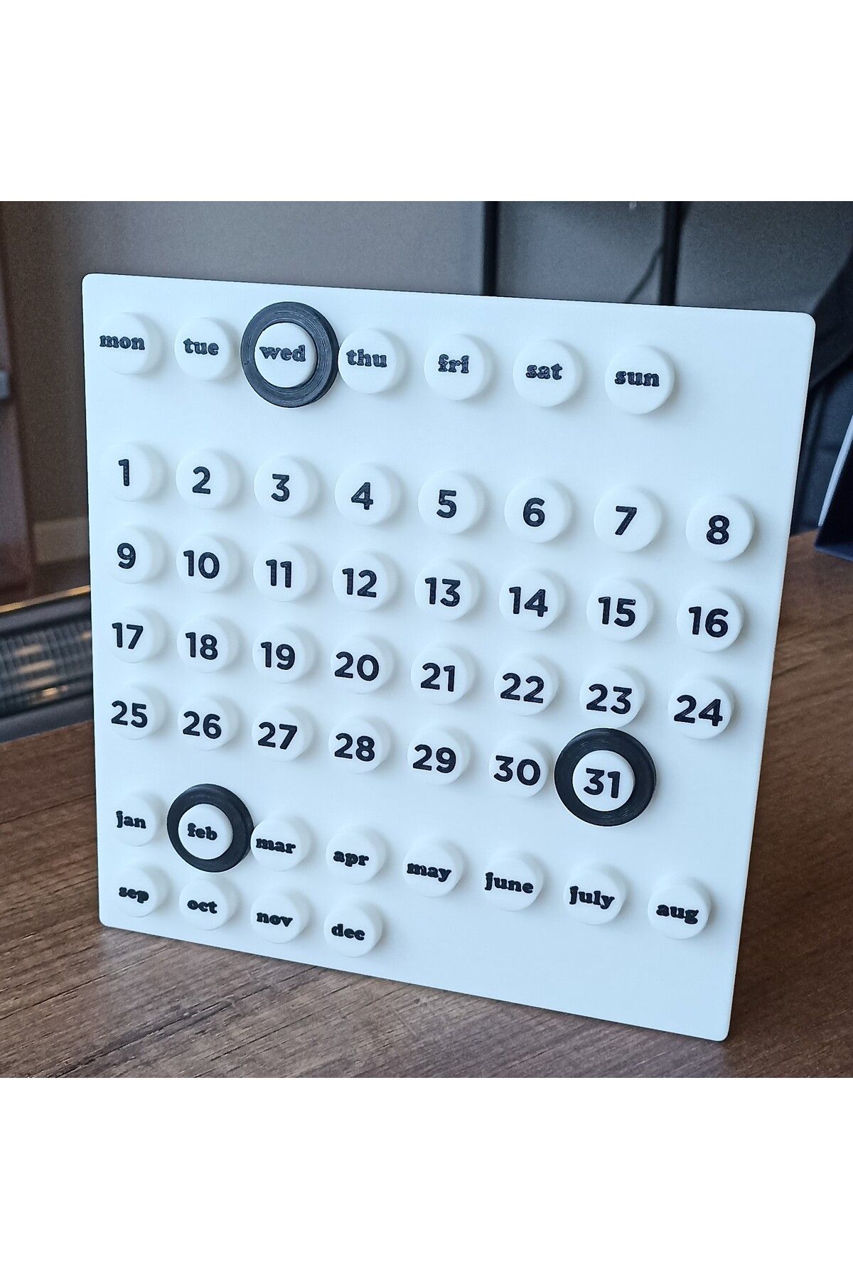 MODELX Ring a Date Calendar