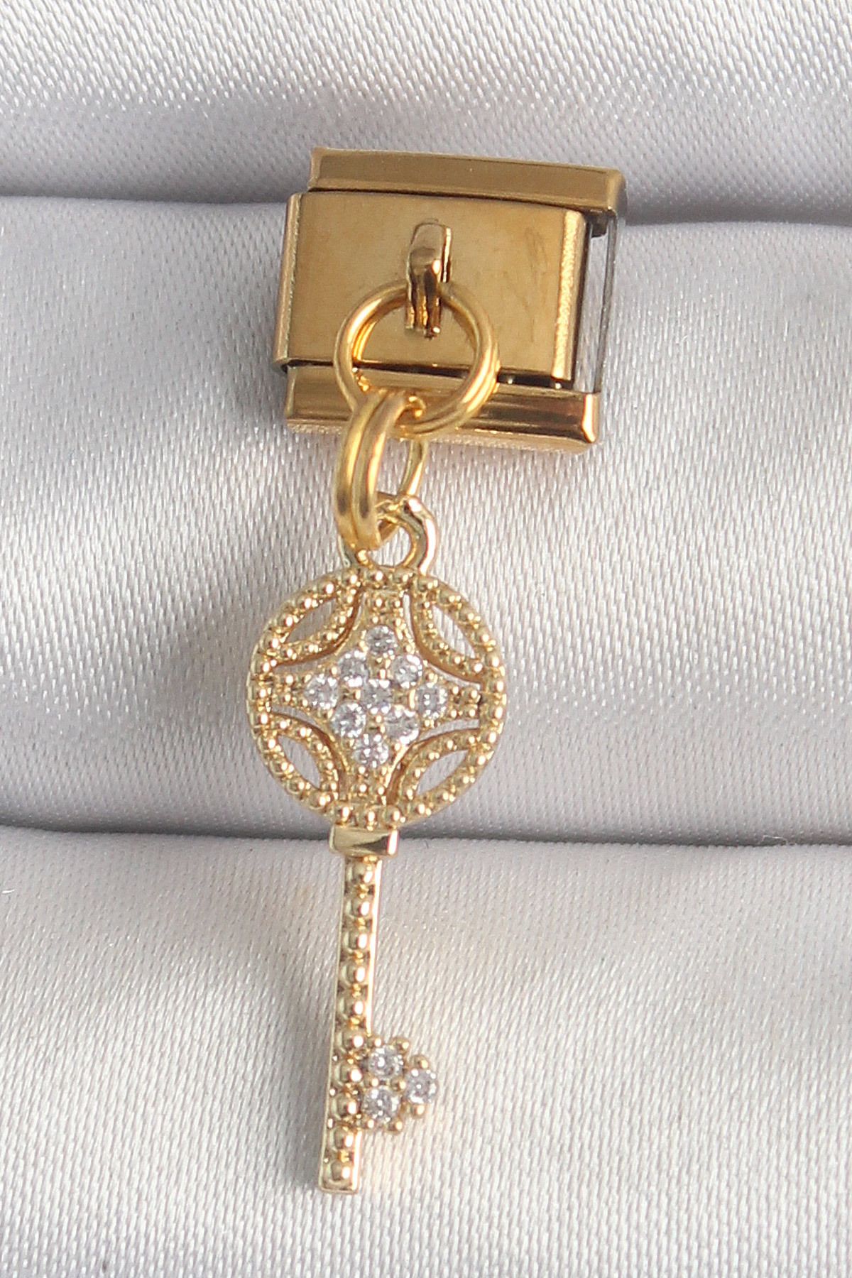 Maristas Çelik Gold Renk Sallantı Zirkon Taşlı Anahtar Model Nominationn Charmm