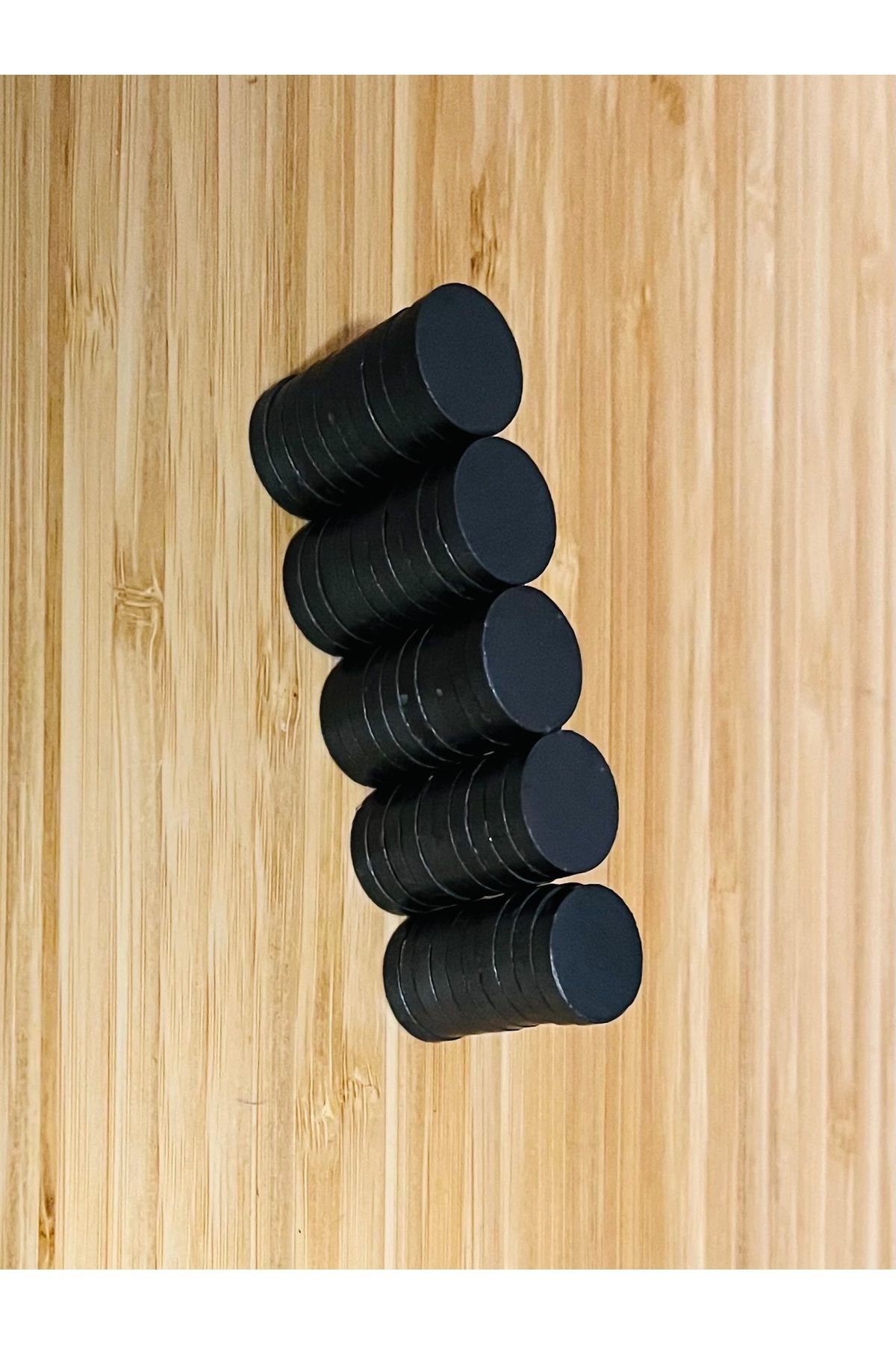 Öztürk Küçük Güçlü Kömür Magnet Mıknatıs. Ebat: 17x3mm. Paket içeriği: 50 Adet