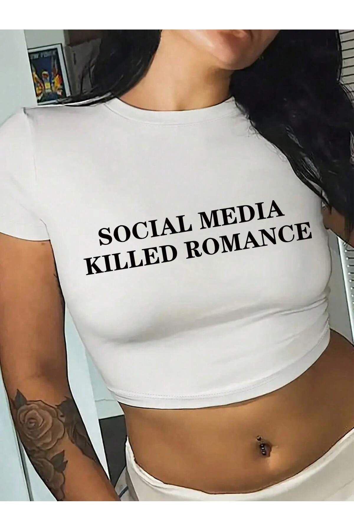 EVIus Kadın Social Media Killed Romance Baskılı Tee Crop