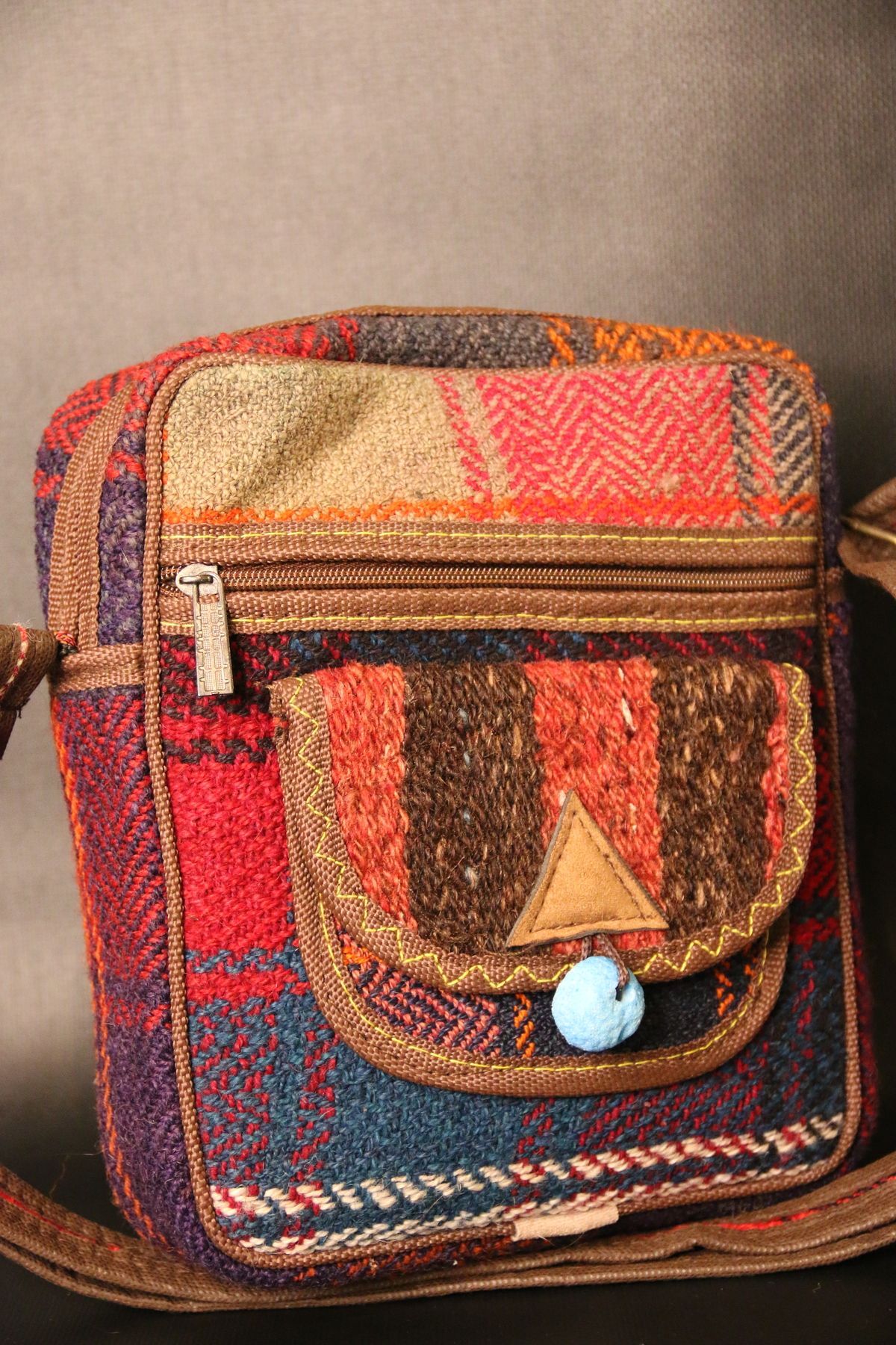 PUJİVA Etnik Tarz Kilim Desenli, Fermuarlı, Üç Cebli, Orta Boy Renkli Omuz Çanta