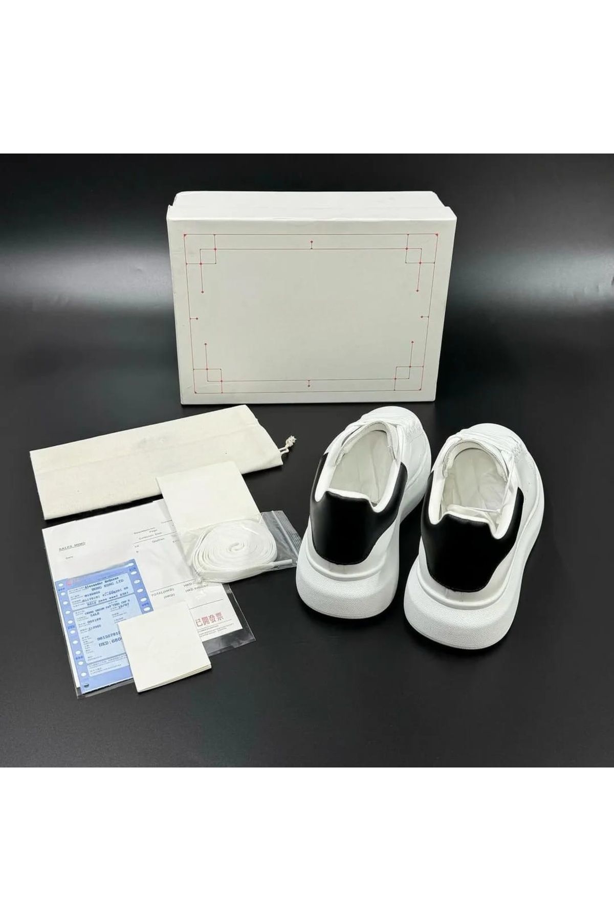 Butik Unisex Beyaz Kalın Taban Sneaker – Siyah Detaylı