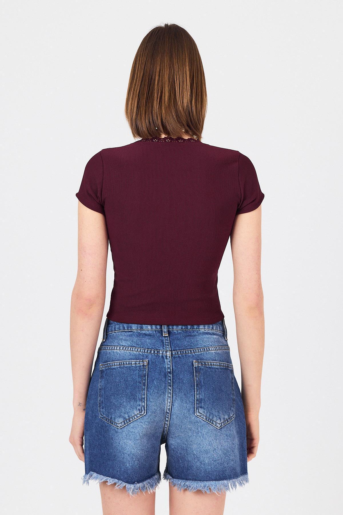 Rays Bordo Dantel Yaka Fiyonk Detaylı Crop Tişört 2207 - Fiyatı
