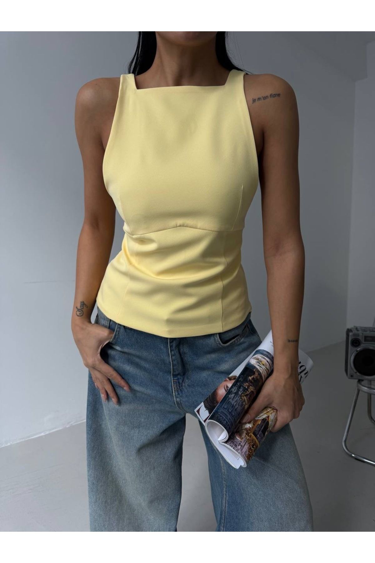 MODA Sarı Fiyonk Detaylı Kare Yaka Crop Bluz