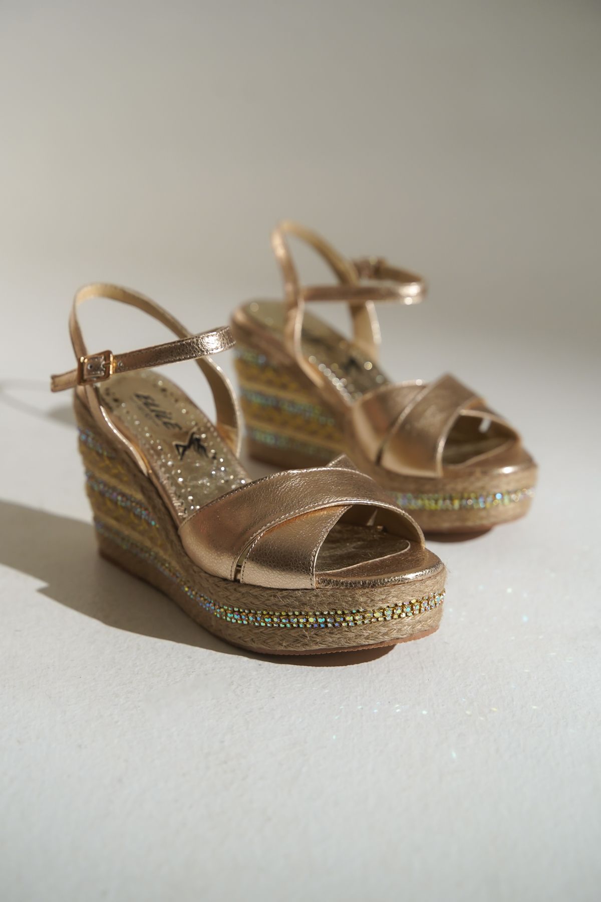 Elile Shoes Hakiki Deri 33 Numaradan 45 numaraya Kadar Dolgu Topuk Sandalet