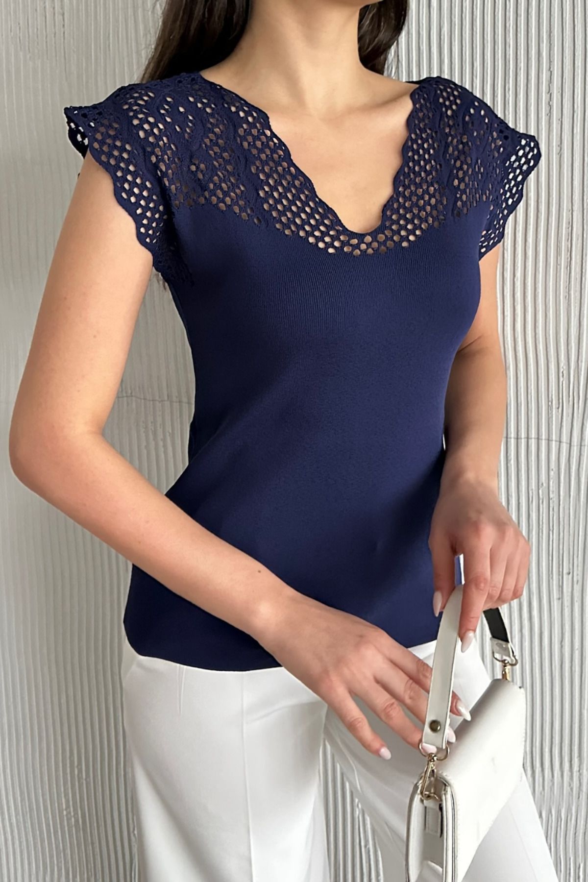 ASEZ BUTİK Asez Butik Kadın V Yaka Delik Ajurlu Mevsimlik Triko Bluz