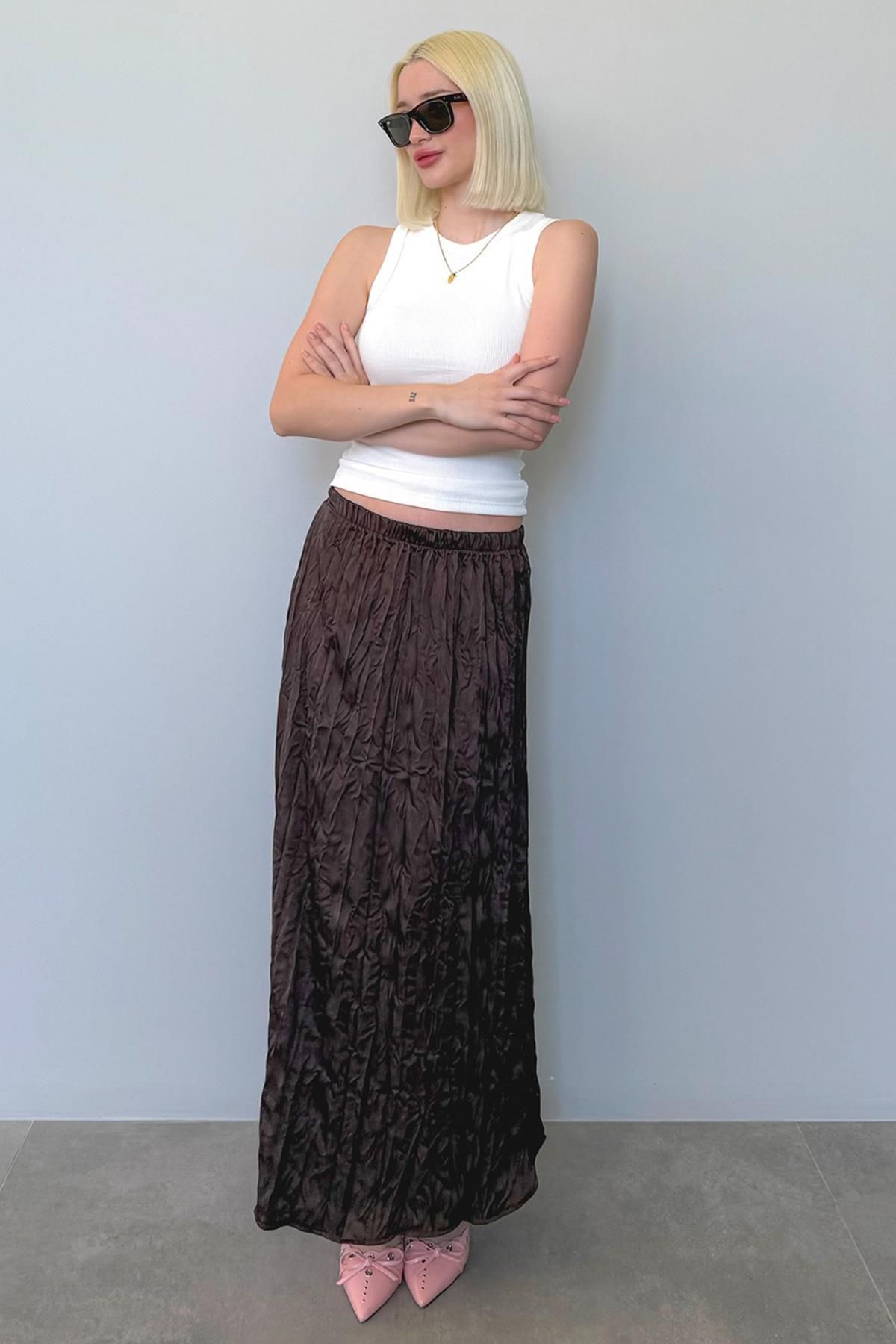 Madmext Kahverengi Kırışık Desen Kadın Saten Etek Mg2468