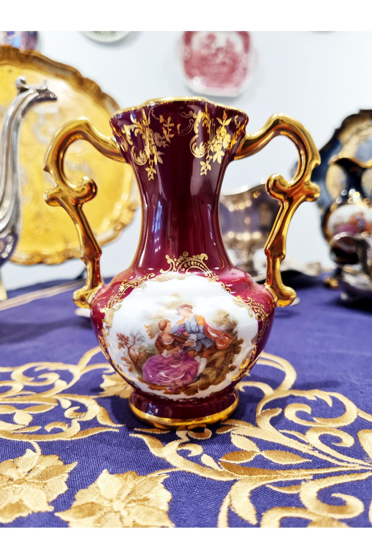 Fransız Limoges Limoges El Boyaması Romantik Figürlü Altın Detaylı Vintage Dekoratif Vazo (12cm)