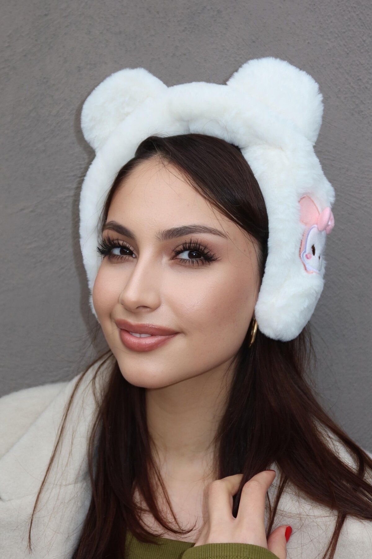 TAKIŞTIR Beyaz Renk Tavşan Figürlü Peluş Çocuk Kulaklık