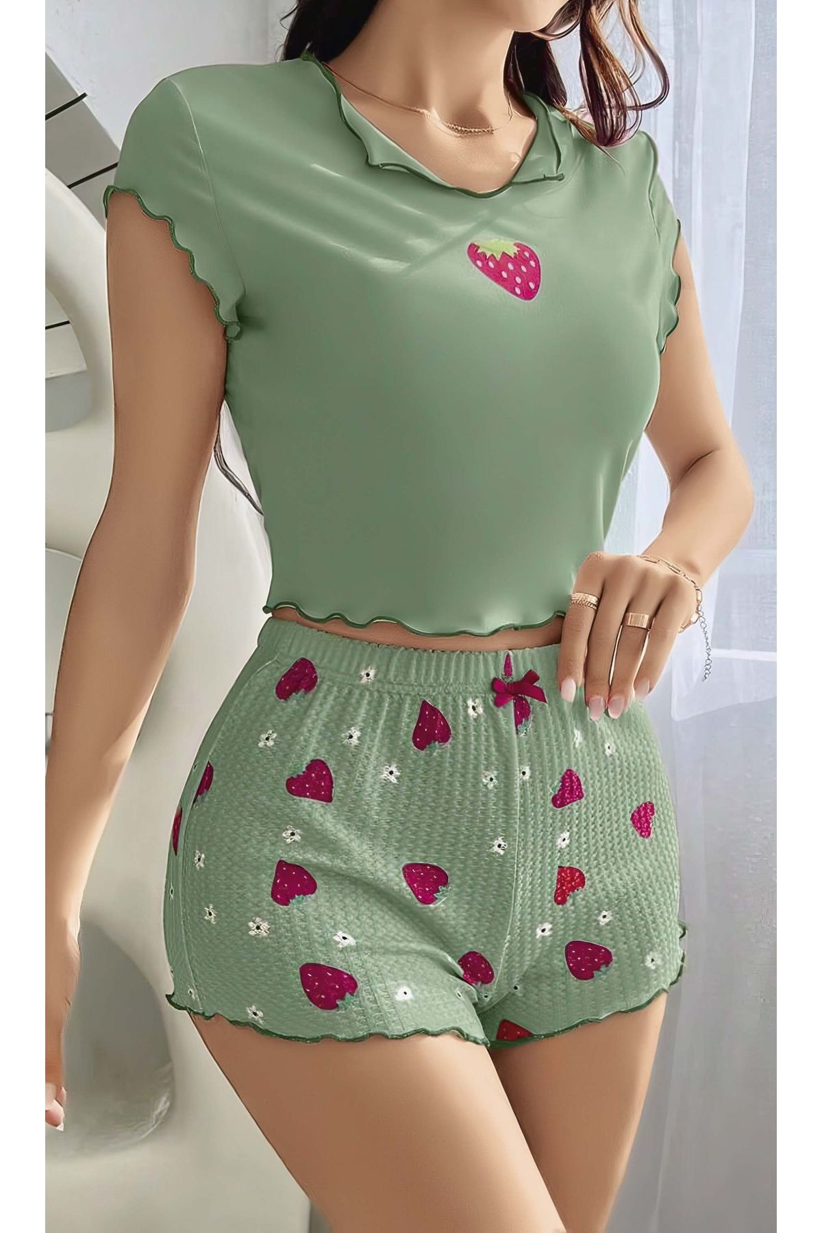 bamido Kadın Yeşil Çilek Desenli Askılı Şortlu Pijama Takım