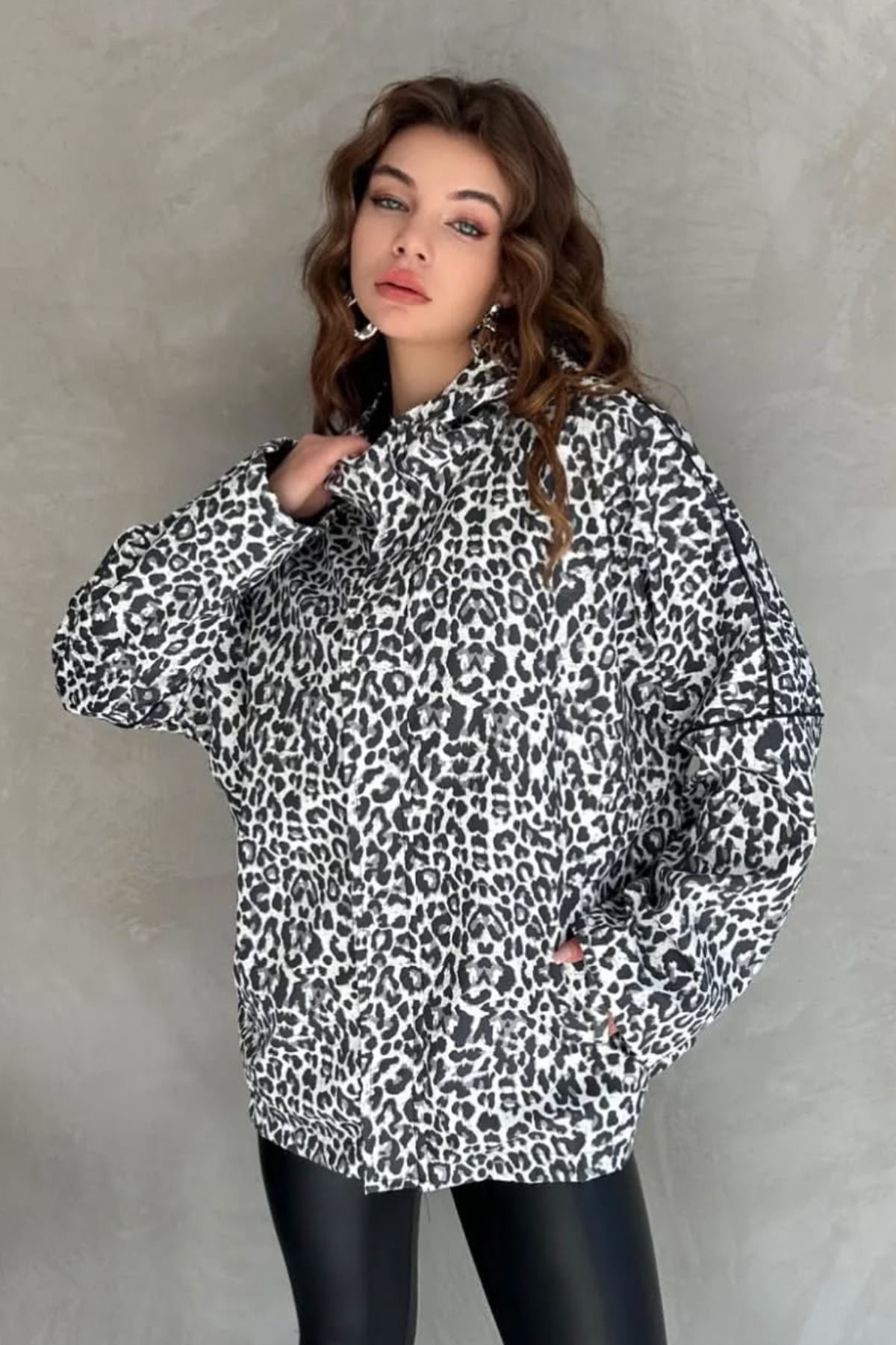 butiksinope Ast 842 Leopar Desenli Oversize Kapşonlu Kadın Yağmurluk Siyah