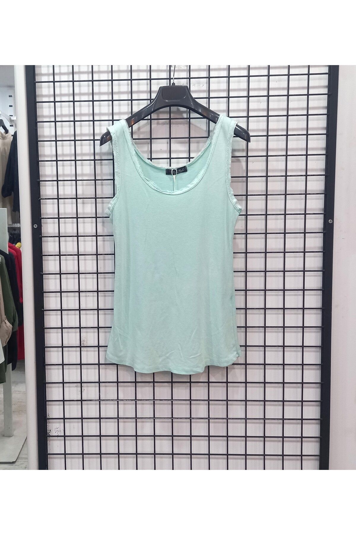 Butik Şans Saçak Detaylı Askılı İtalyan Atlet Bluz