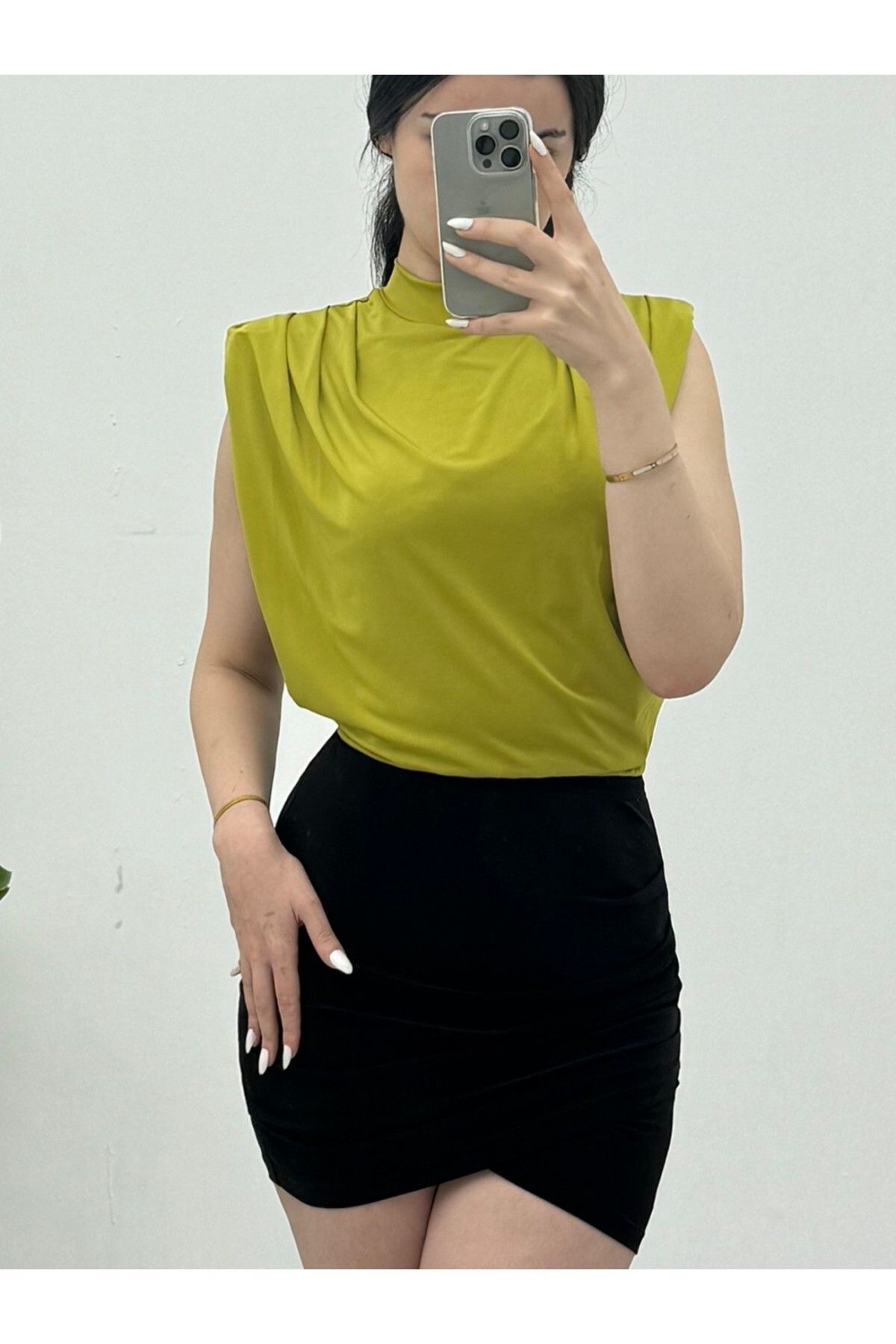 MissRunin Sıfır Kol Vatkalı Sandy Bluz