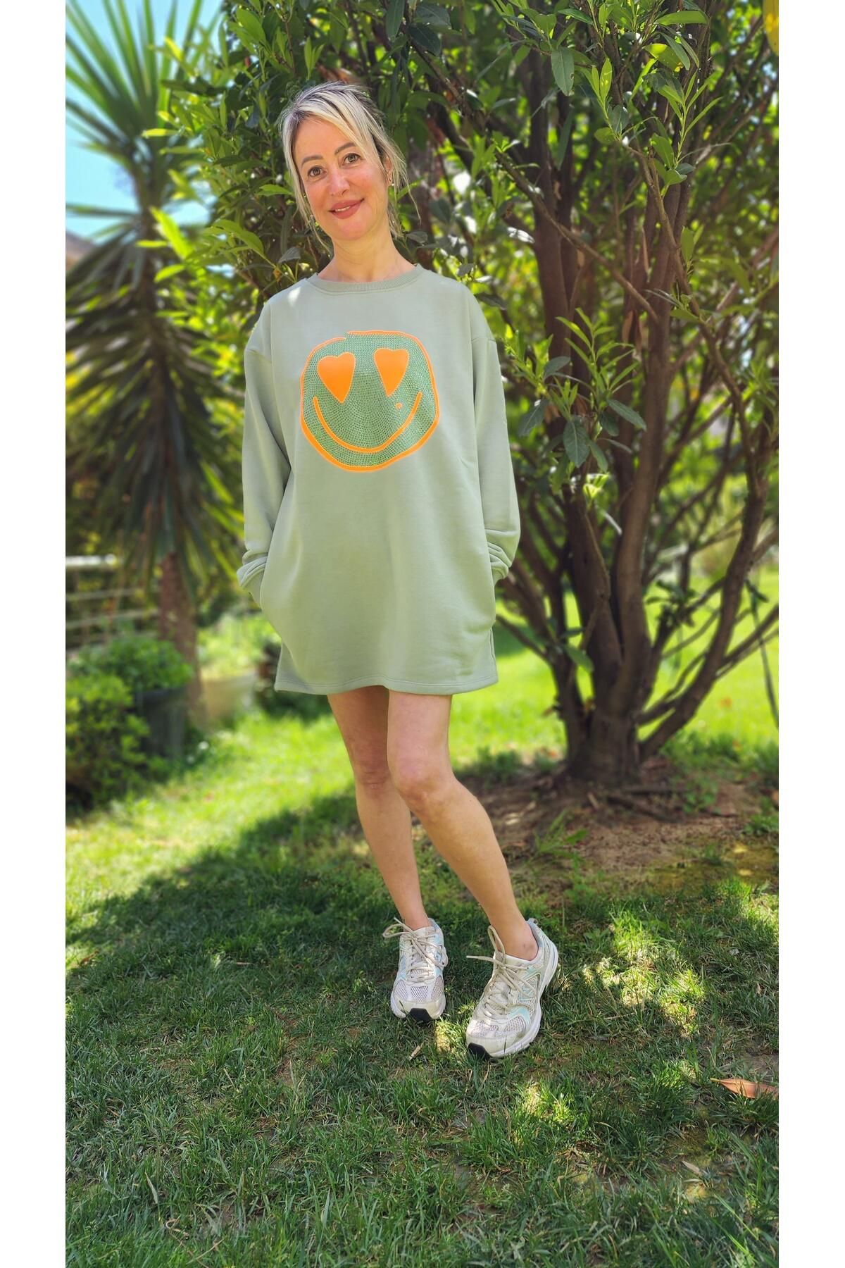 satya STRASS GÜLEN YÜZLÜ SMILEY BADEM UZUN SWEATSHIRT ELBİSE