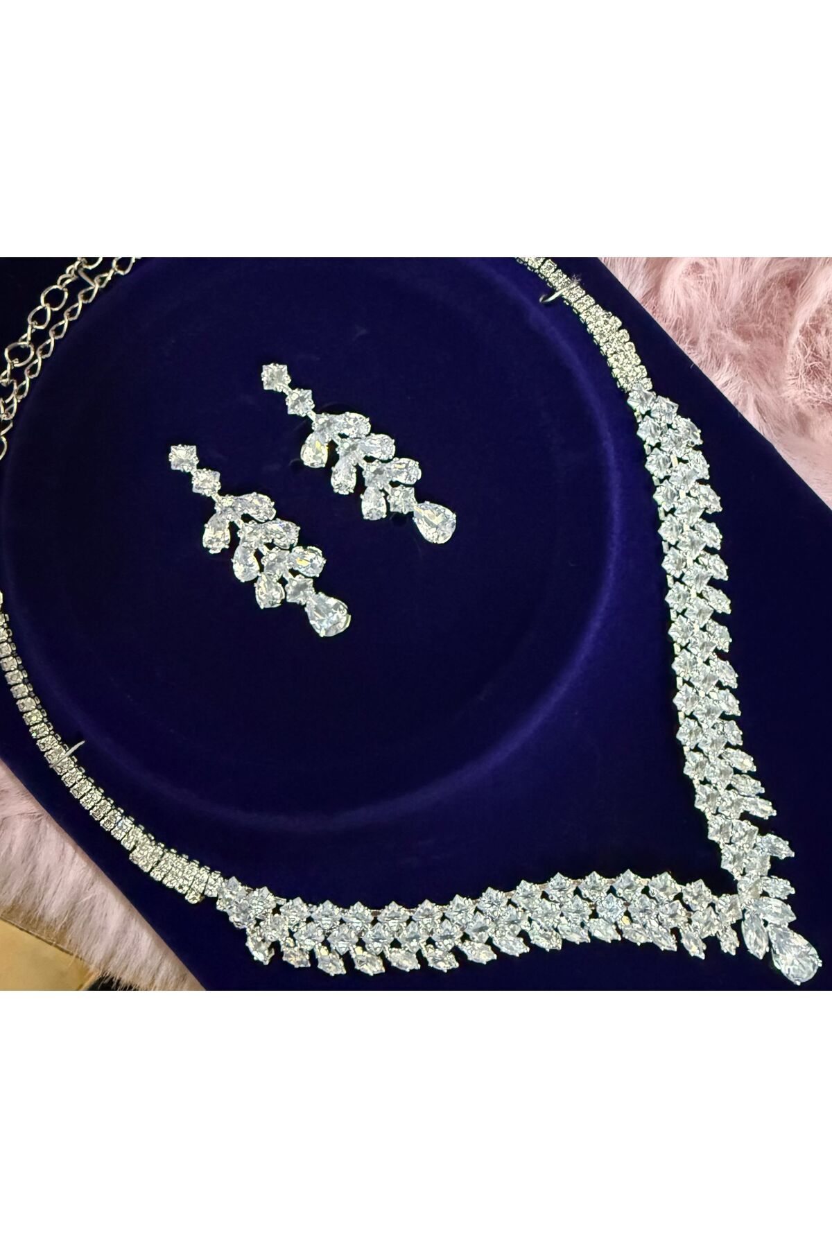 Butik Göz Alıcı Zirkon Taşlı Gelin Kolye Küpe Seti – Işıltının En Zarif Hali