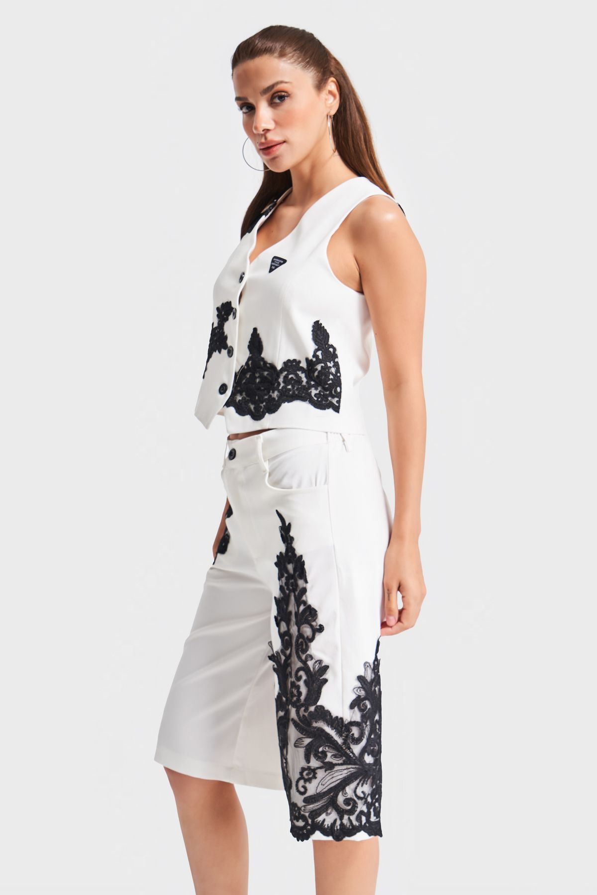 its basic-Women's Ecru Color Black Lace Embroidered Midi Length Design Fabric Bermuda Shorts 4