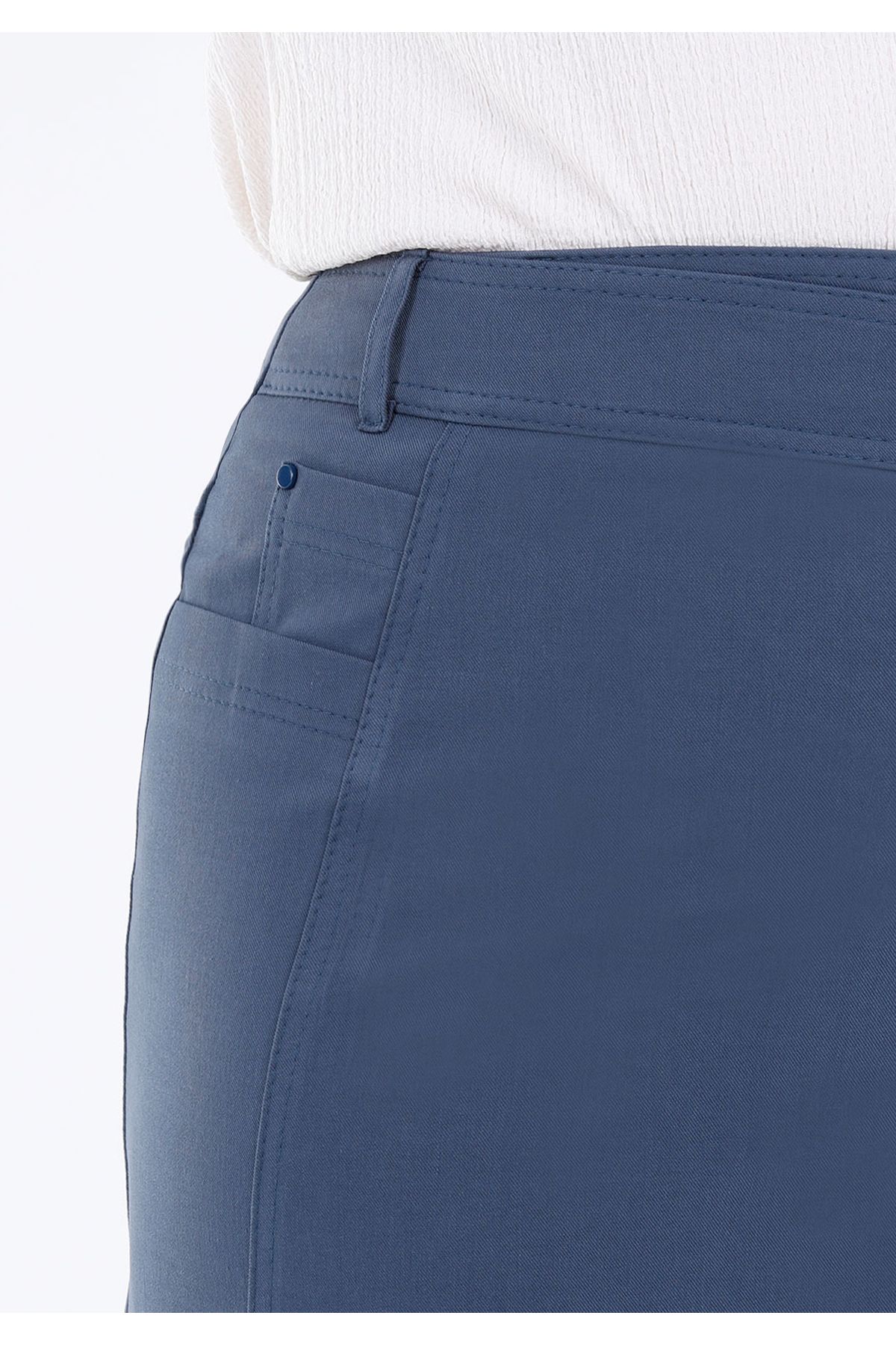 Guzella-Amvelop Midi Skirt with Pleat and Button Detail 2