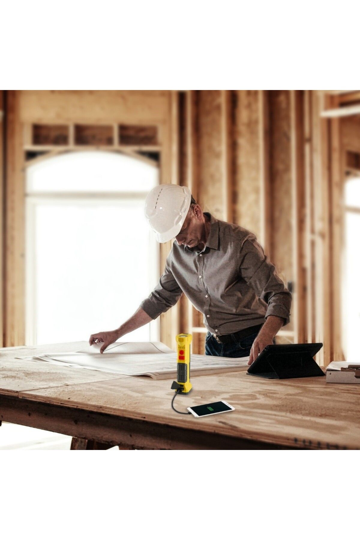 SHELL-Swivel Light- Cob Work Light Rotates 180° Vertically And 360° Horizontally With Power Bank - 5