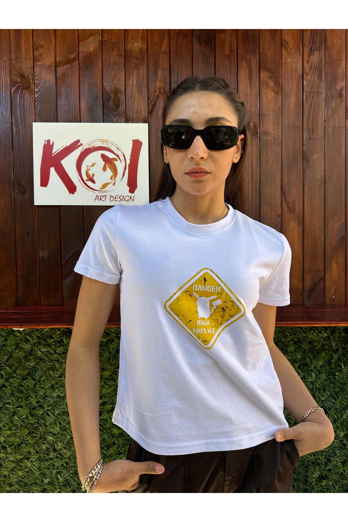 Butik Pikachu Danger Kadın T-Shirt