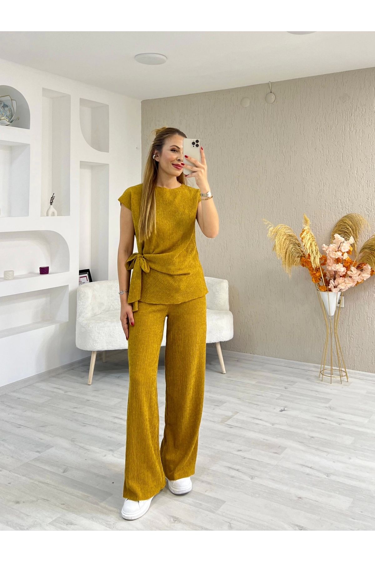 İrka Moda Bağlama Detaylı Krinkıl Kumaş Bluz Pantolon Takım Hardal