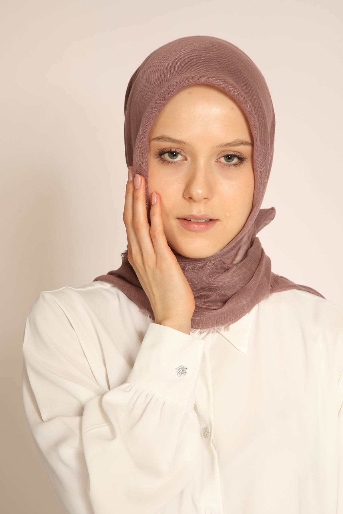 Dia Vela Flamlı Pamuklu Düz Renk Soft Eşarp – Terletmeyen, Kaymaz, Mevsimlik Rahat Kullanım