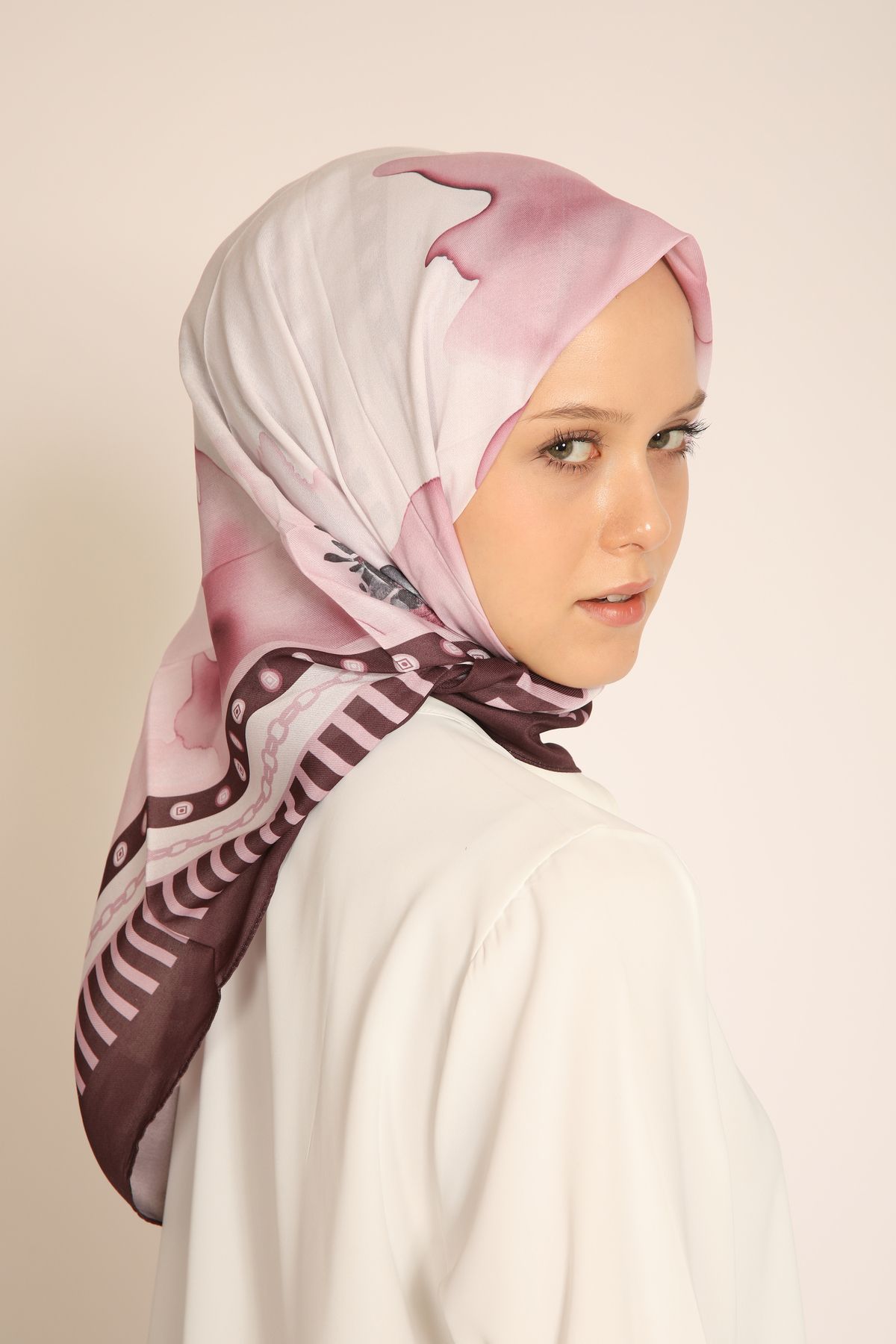 Dia Vela Soft Pembe-Bordo Çiçek Desenli Eşarp - Zarif ve Klasik Dokunuş