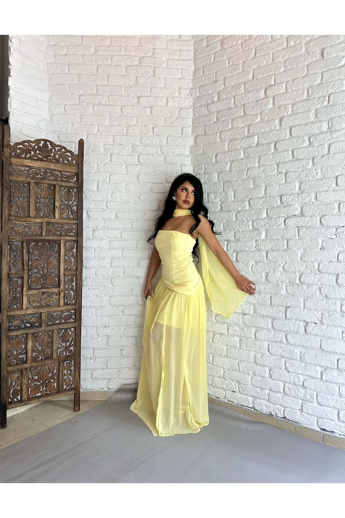 moneta boutique Kadın Fularlı Straplez Tül Uzun Tasarım Elbise