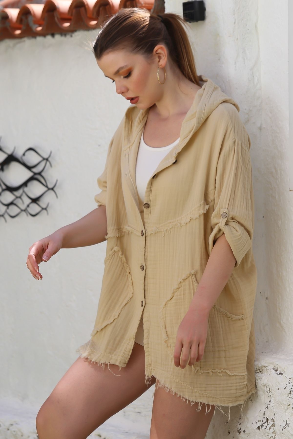 Chiccy Koyu Bej Kapüşonlu Düğmeli Uzun Kollu Cepli Casual Müslin Oversize Dokuma Ceket 77 70