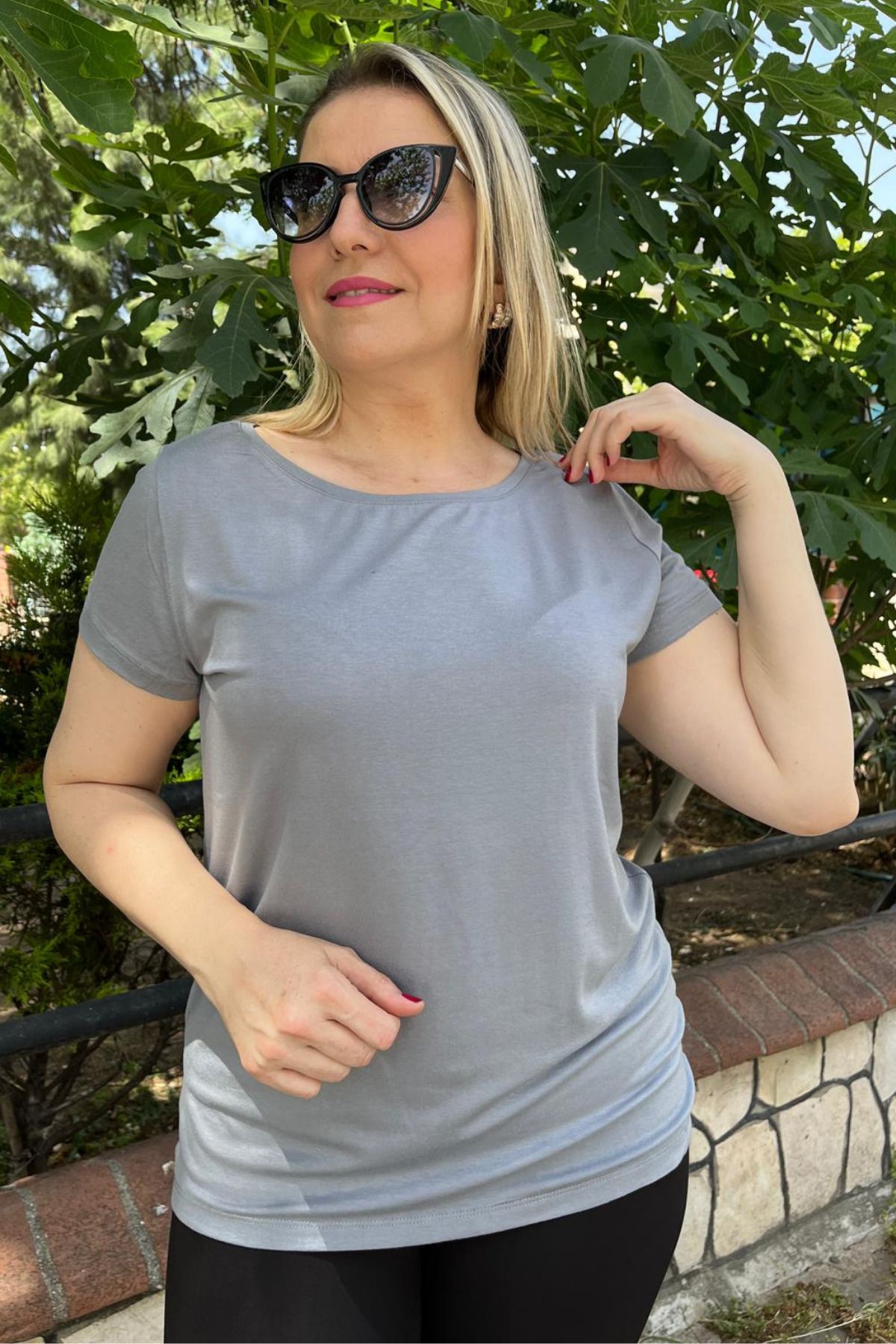 Paw Garage Kadın Büyük Beden Geniş Yaka Tişört, %100 Pamuklu Terletmez Yazlık Kumaş, Curve T-shirt