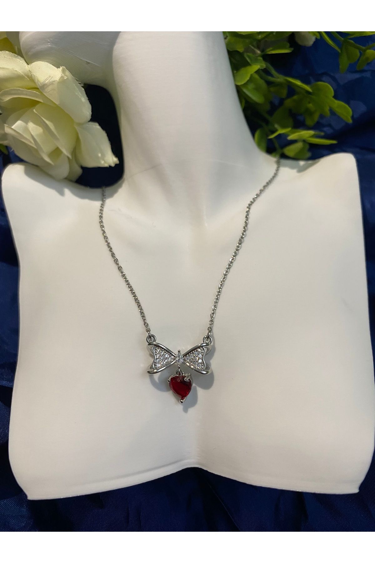asem jewelry ZİRKON TAŞLI FİYONK DETAYLI KIRMIZI KALPLİ ÇELİK KOLYE