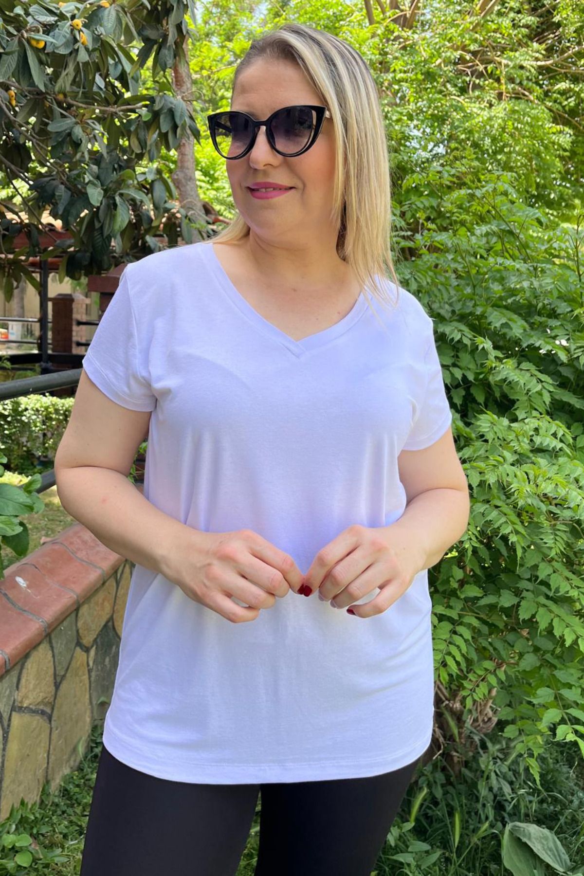 Paw Garage Kadın Büyük Beden İnce V Yaka Tişört, %100 Pamuklu Terletmez Yazlık Kumaş, Curve T-shirt