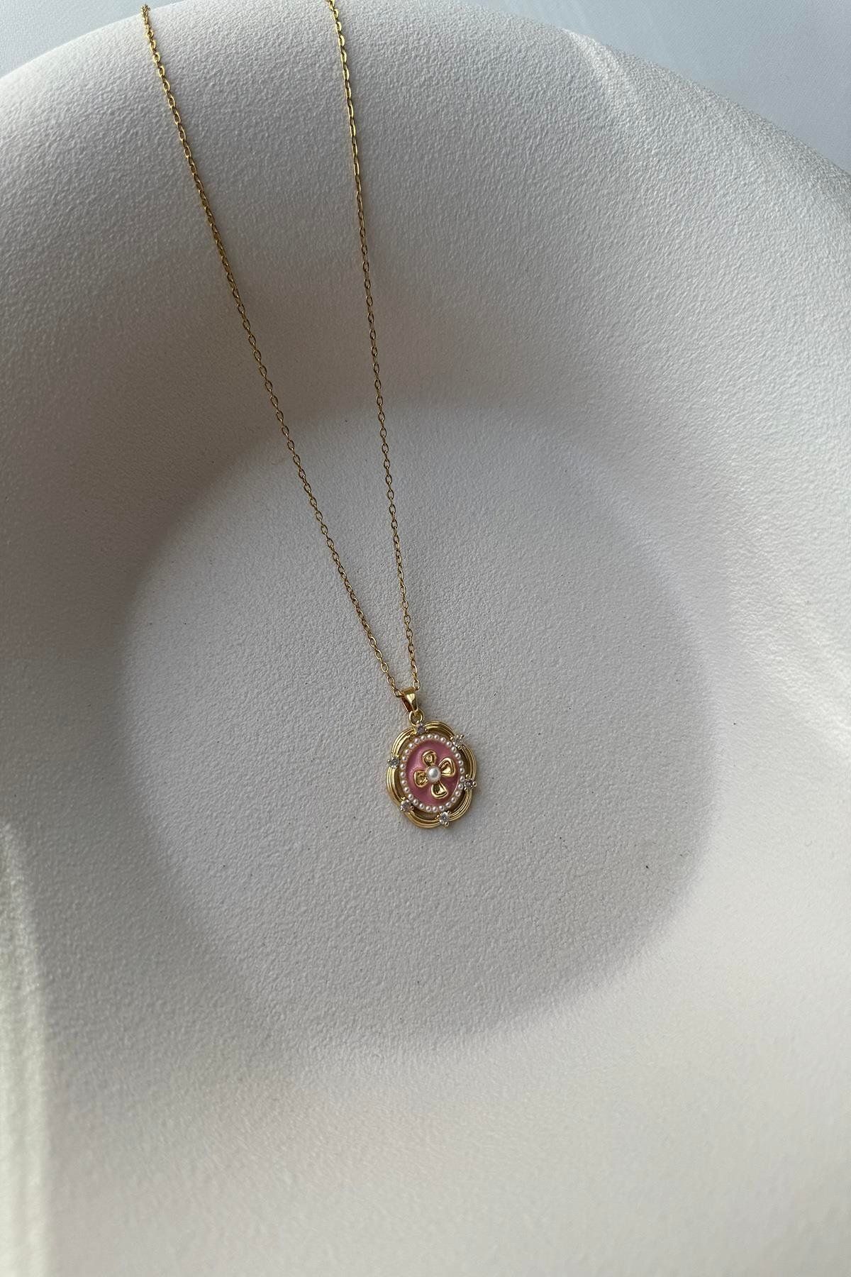 BessyJewelry RENKLİ YUVARLAK PLAKADA ÇİÇEK DETAY ÇELİK KOLYE
