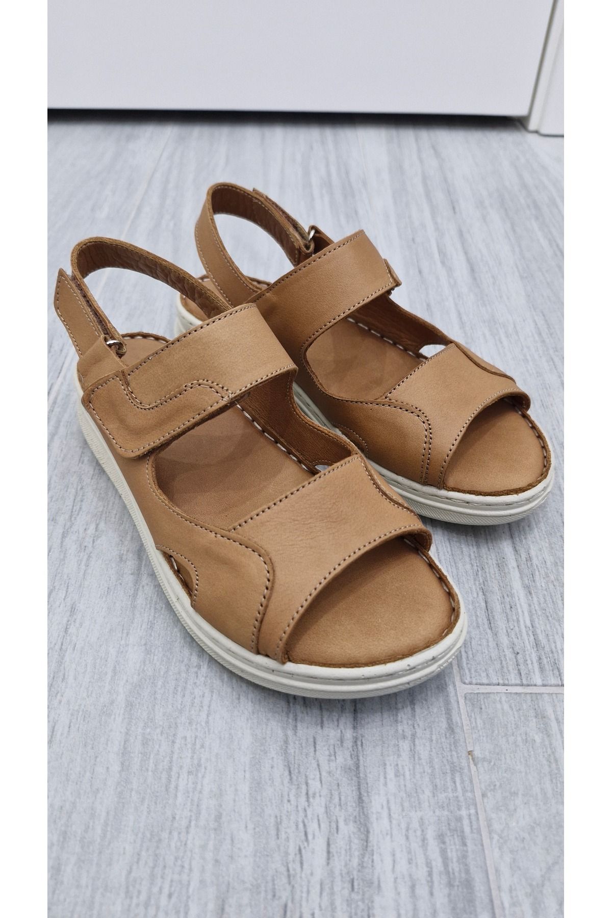 MODESA BY KAVCAR Hakiki Deri Günlük Kadın Rahat Poli Taban Tütün Rengi Yeni Kancalı Sandalet Model