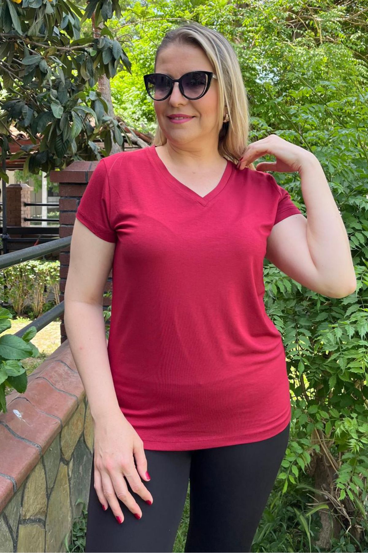 Paw Garage Kadın Büyük Beden İnce V Yaka Tişört, %100 Pamuklu Terletmez Yazlık Kumaş, Curve T-shirt