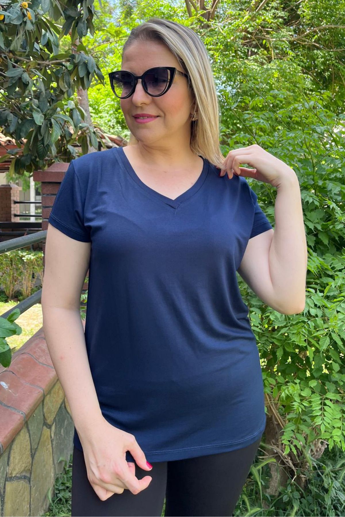 Paw Garage Kadın Büyük Beden İnce V Yaka Tişört, %100 Pamuklu Terletmez Yazlık Kumaş, Curve T-shirt