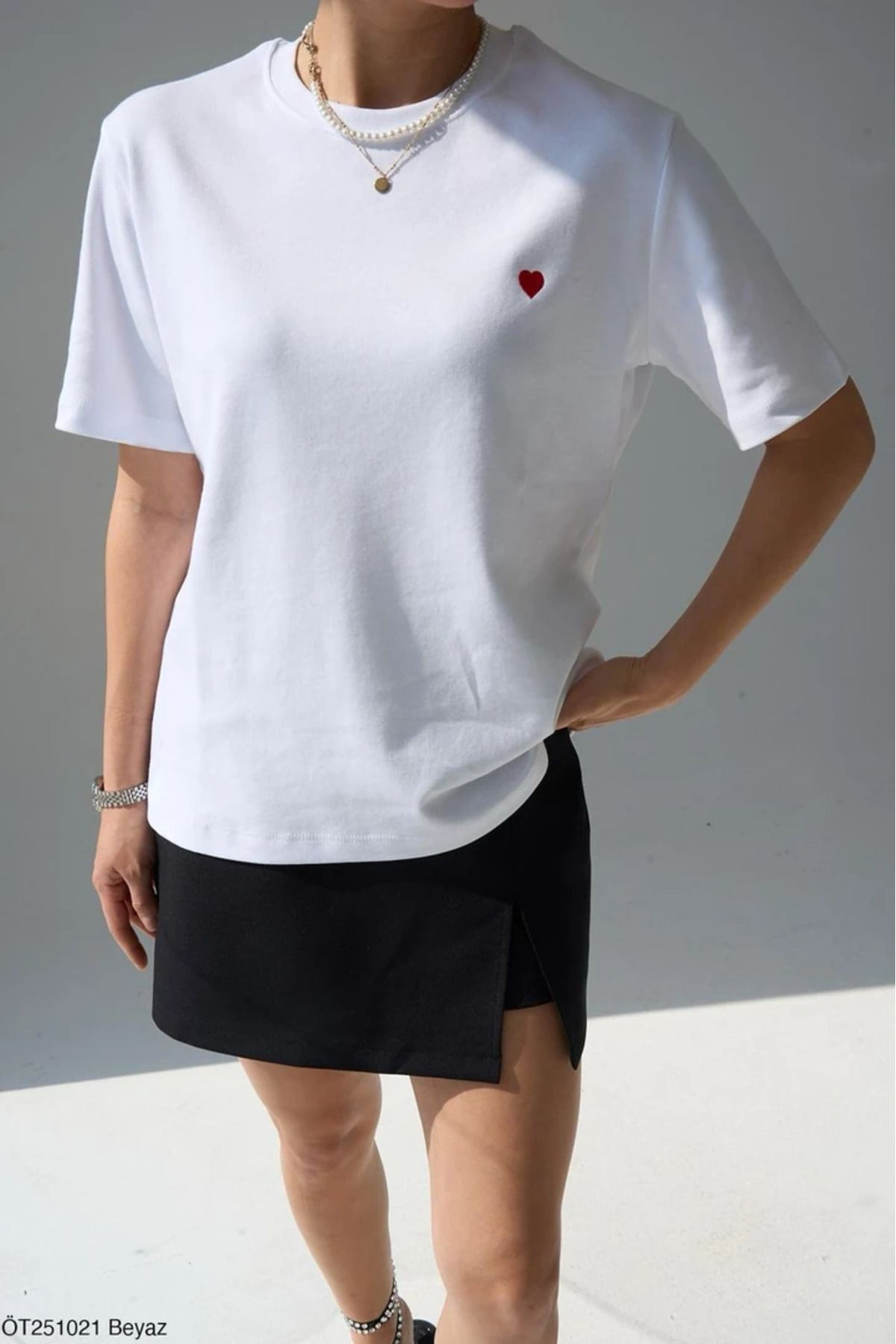 Qu Style KALP DETAYLI BEYAZ TSHIRT
