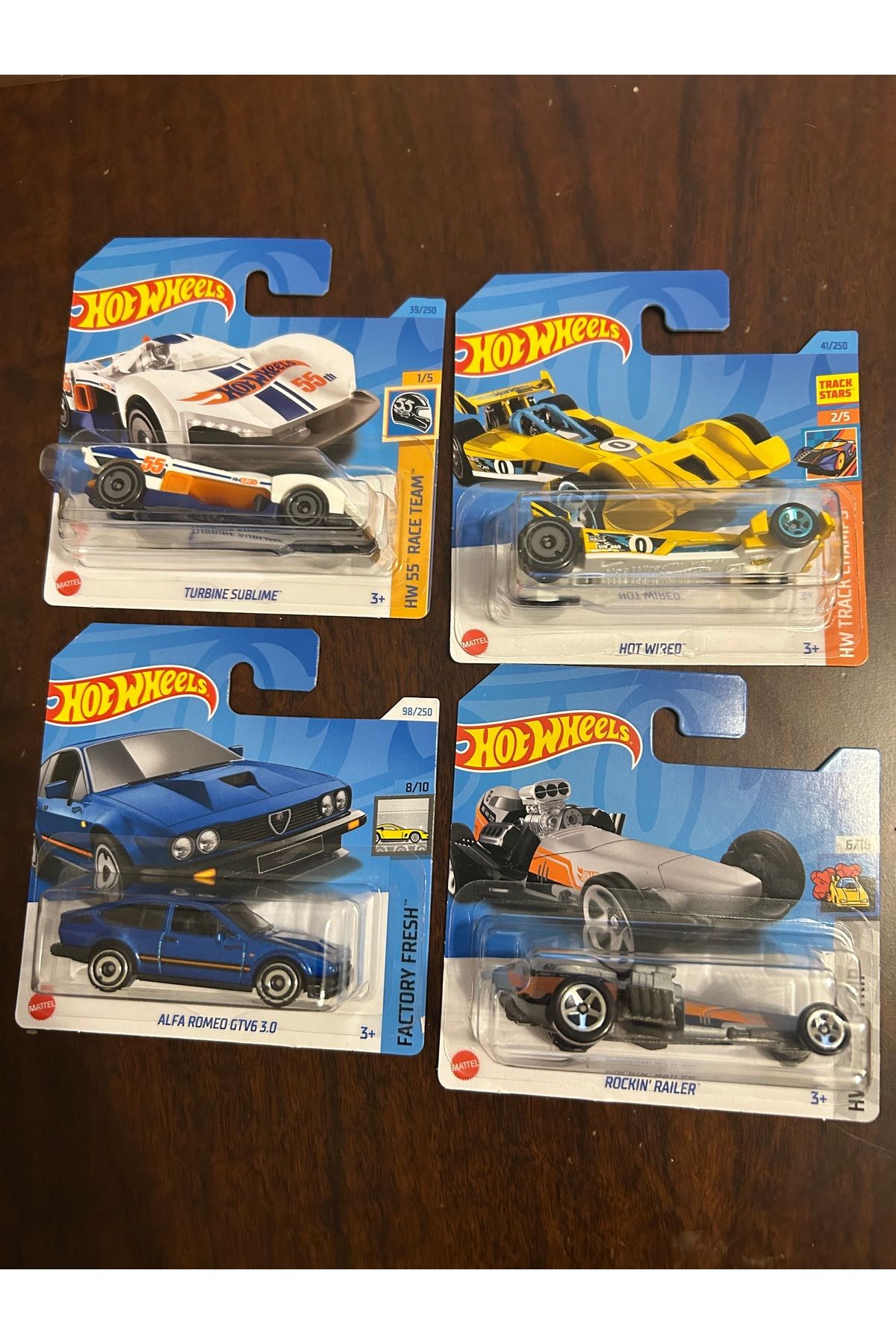 Hotwhells Hotwheels karışık tekli araba 4lü