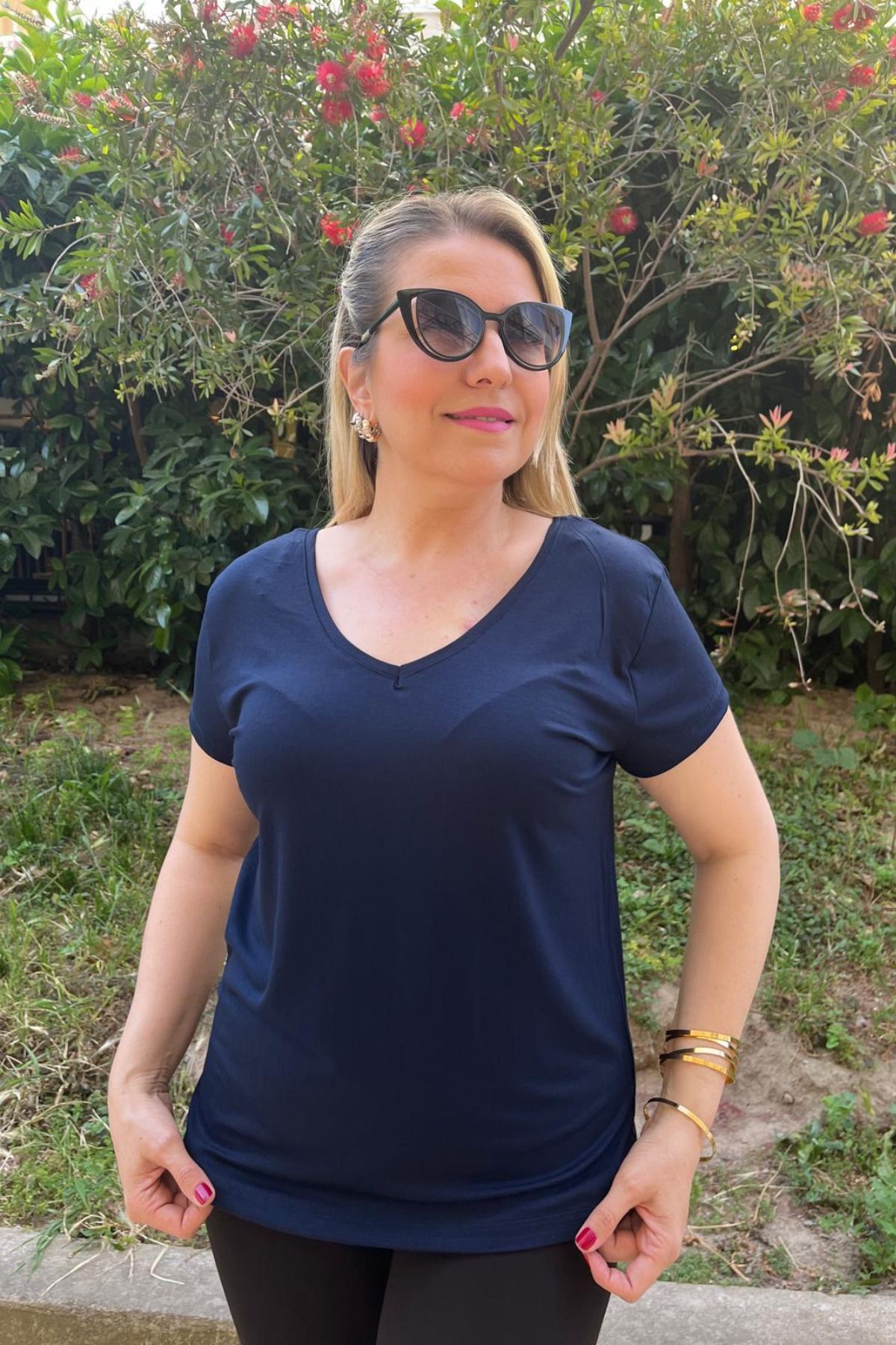 Paw Garage Kadın Büyük Beden Ön Arka V Yaka Tişört, %100 Pamuklu Terletmez Yazlık Kumaş, Curve T-shirt