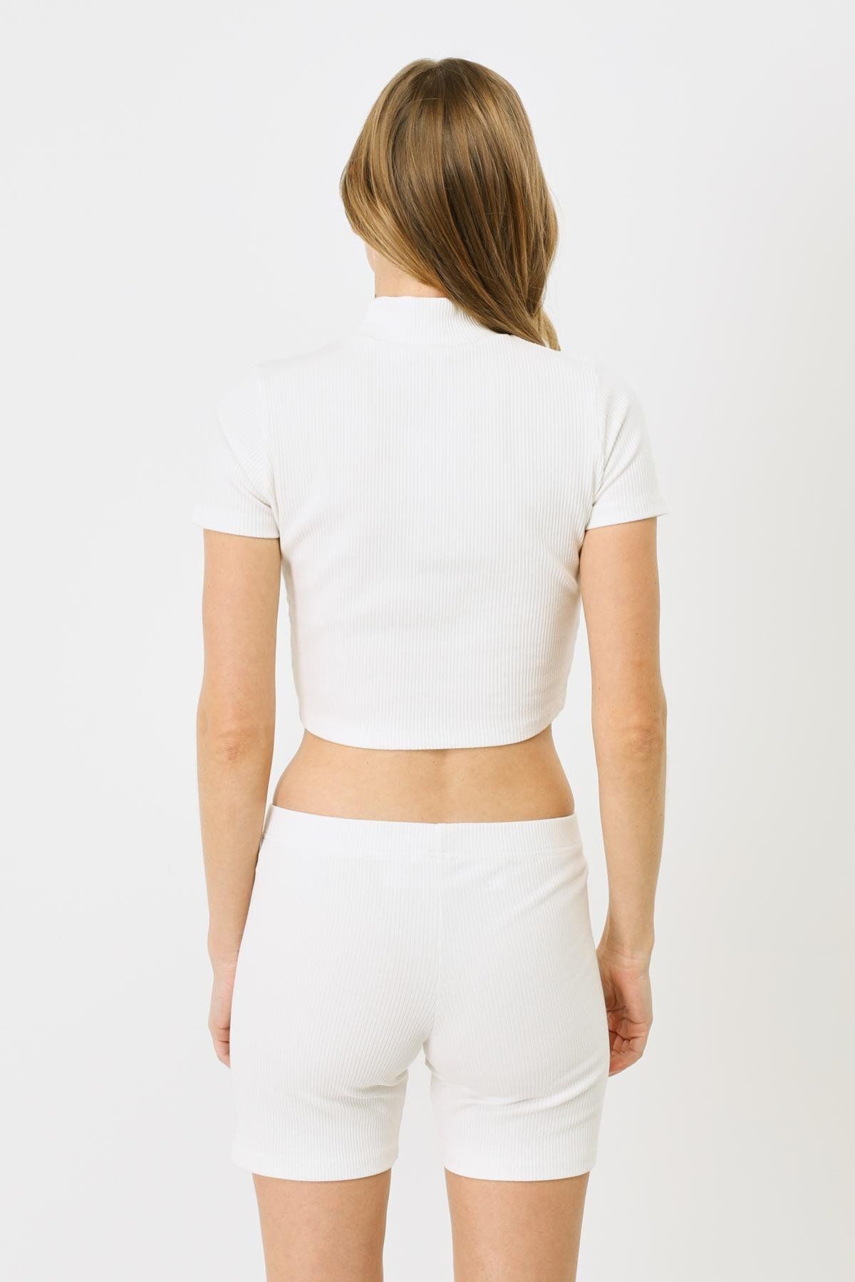 C&City-Ecrufarbene Damenbluse – Stehkragen, kurze Ärmel, geripptes Design 921 4