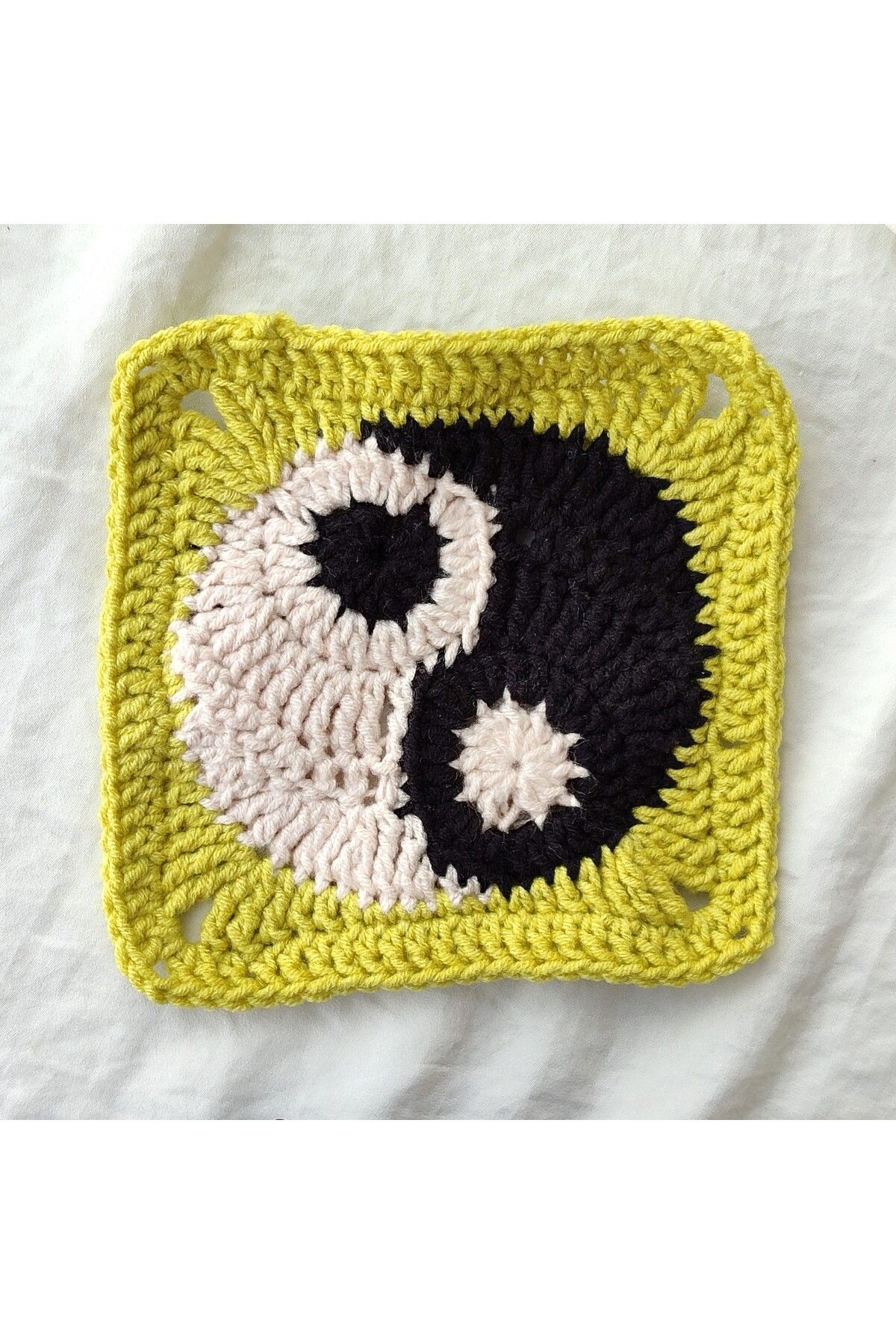 Biçim Vadisi 1 Adet Bardak Altlığı - Yin Yang Figürlü Otantik El Yapımı Mutfak Gereci Siyah Beyaz - Kare 10x10 cm