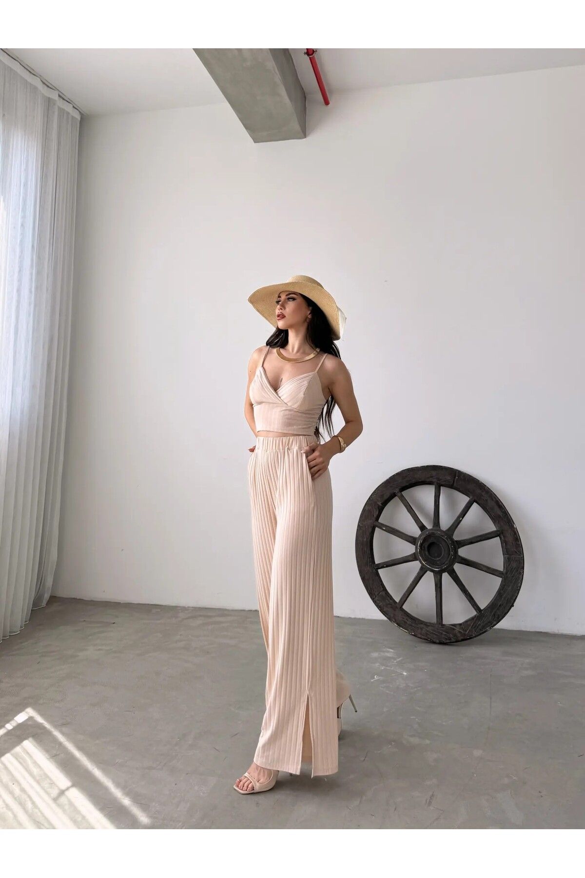 LORE MİEL İp Askılı Crop Bluz Ve YIrtmaç Detaylı Pantolon İkili Takım
