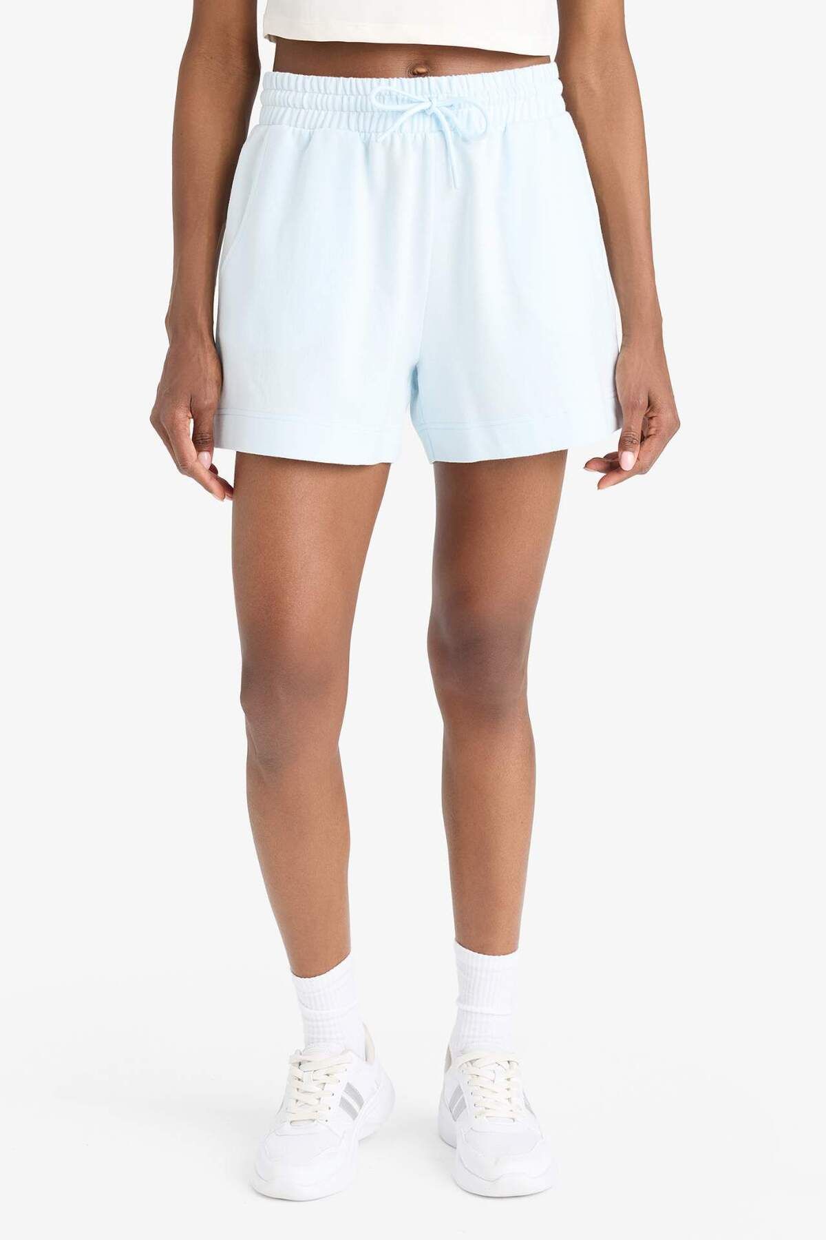 DeFacto DeFactoFit Standart Fit Sporcu Kısa Paça Basic Düz Şort Z6696AZ25SM